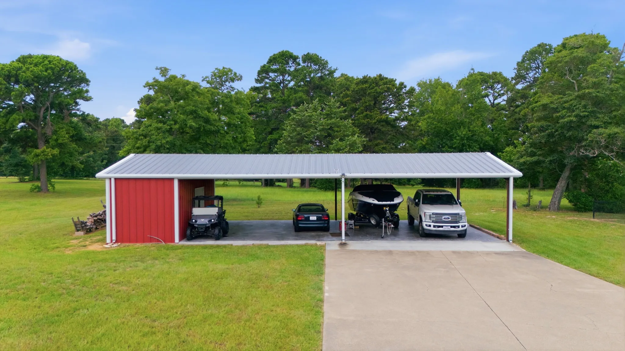 Single Family Residence For Sale in Upshur County , 1708 Fm 1002 S, Big Sandy, Texas 75755, 4 Bedroom, 3 Bathroom, 2 Garage spaces, 3,129 Sqft, built in 1994, Price $735,000, mls#21331693, Real Estate Agent in Big Sandy, Homes For Sale in Upshur county, Homes For Sale in Big Sandy, Realtor in Big Sandy Texas, Real Estate Brokerage Independent Realty Texas, Luminita Cordes Realtor