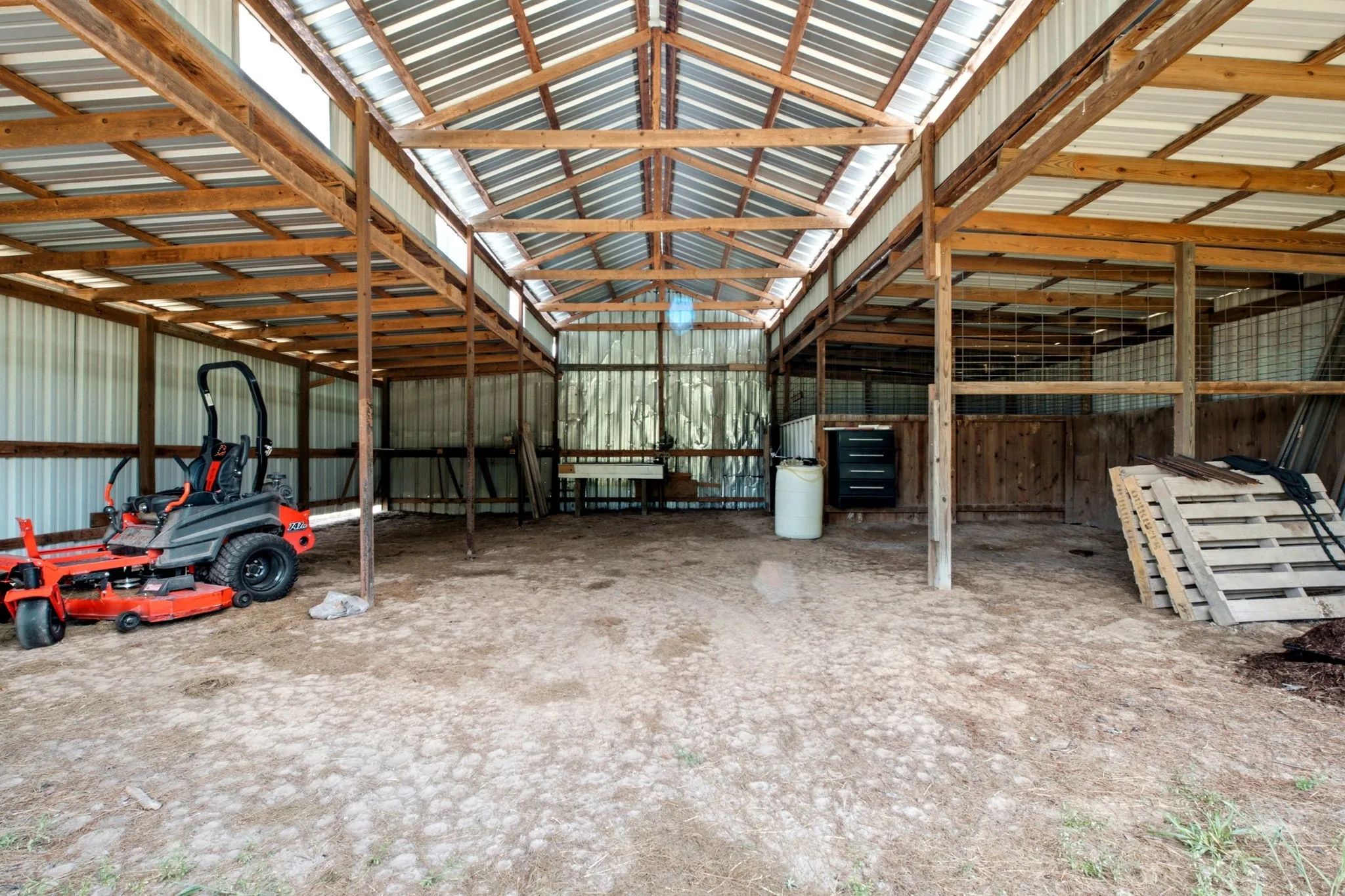 Single Family Residence For Sale in Upshur County , 1708 Fm 1002 S, Big Sandy, Texas 75755, 4 Bedroom, 3 Bathroom, 2 Garage spaces, 3,129 Sqft, built in 1994, Price $735,000, mls#21331693, Real Estate Agent in Big Sandy, Homes For Sale in Upshur county, Homes For Sale in Big Sandy, Realtor in Big Sandy Texas, Real Estate Brokerage Independent Realty Texas, Luminita Cordes Realtor
