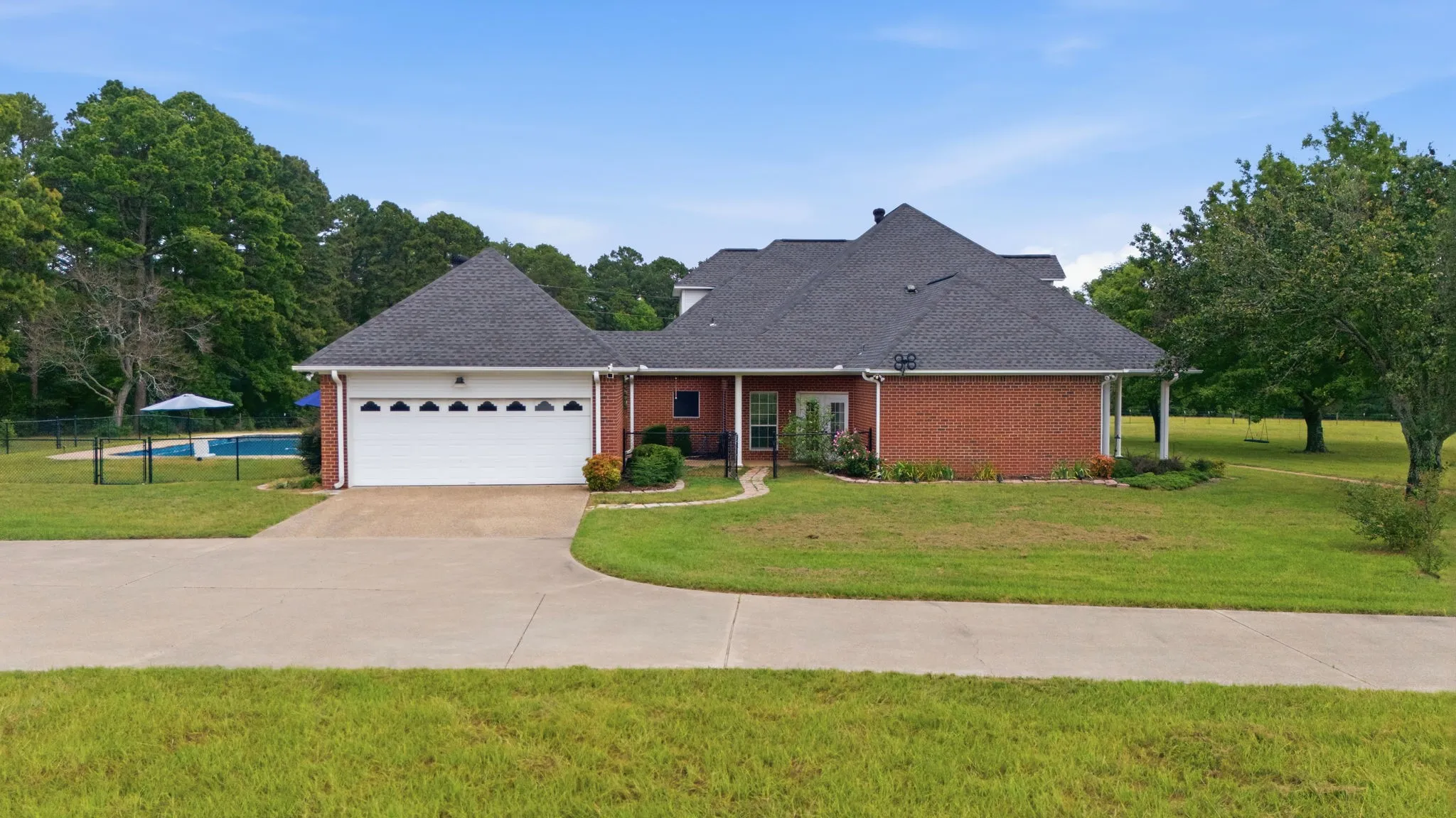 Single Family Residence For Sale in Upshur County , 1708 Fm 1002 S, Big Sandy, Texas 75755, 4 Bedroom, 3 Bathroom, 2 Garage spaces, 3,129 Sqft, built in 1994, Price $735,000, mls#21331693, Real Estate Agent in Big Sandy, Homes For Sale in Upshur county, Homes For Sale in Big Sandy, Realtor in Big Sandy Texas, Real Estate Brokerage Independent Realty Texas, Luminita Cordes Realtor