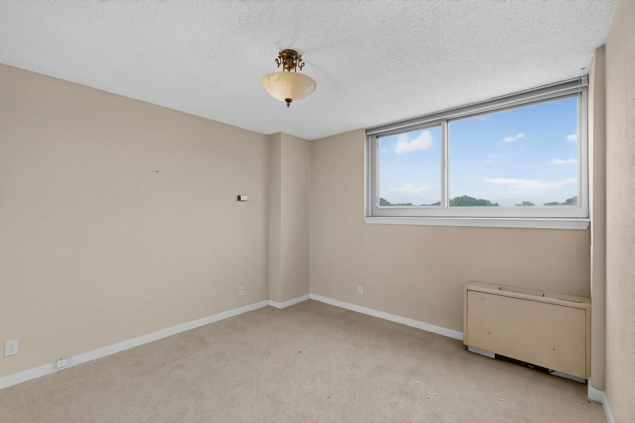 Condominium For Sale in Dallas County , 3883 Turtle Creek Boulevard 404, Dallas, Texas 75219, 2 Bedroom, 2 Bathroom, 2 Garage spaces, 1,023 Sqft, built in 1963, mls#21333599, Real Estate Agent in Dallas, Homes For Sale in Dallas county, Homes For Sale in Dallas, Realtor in Dallas Texas, Real Estate Brokerage Independent Realty Texas, Luminita Cordes Realtor