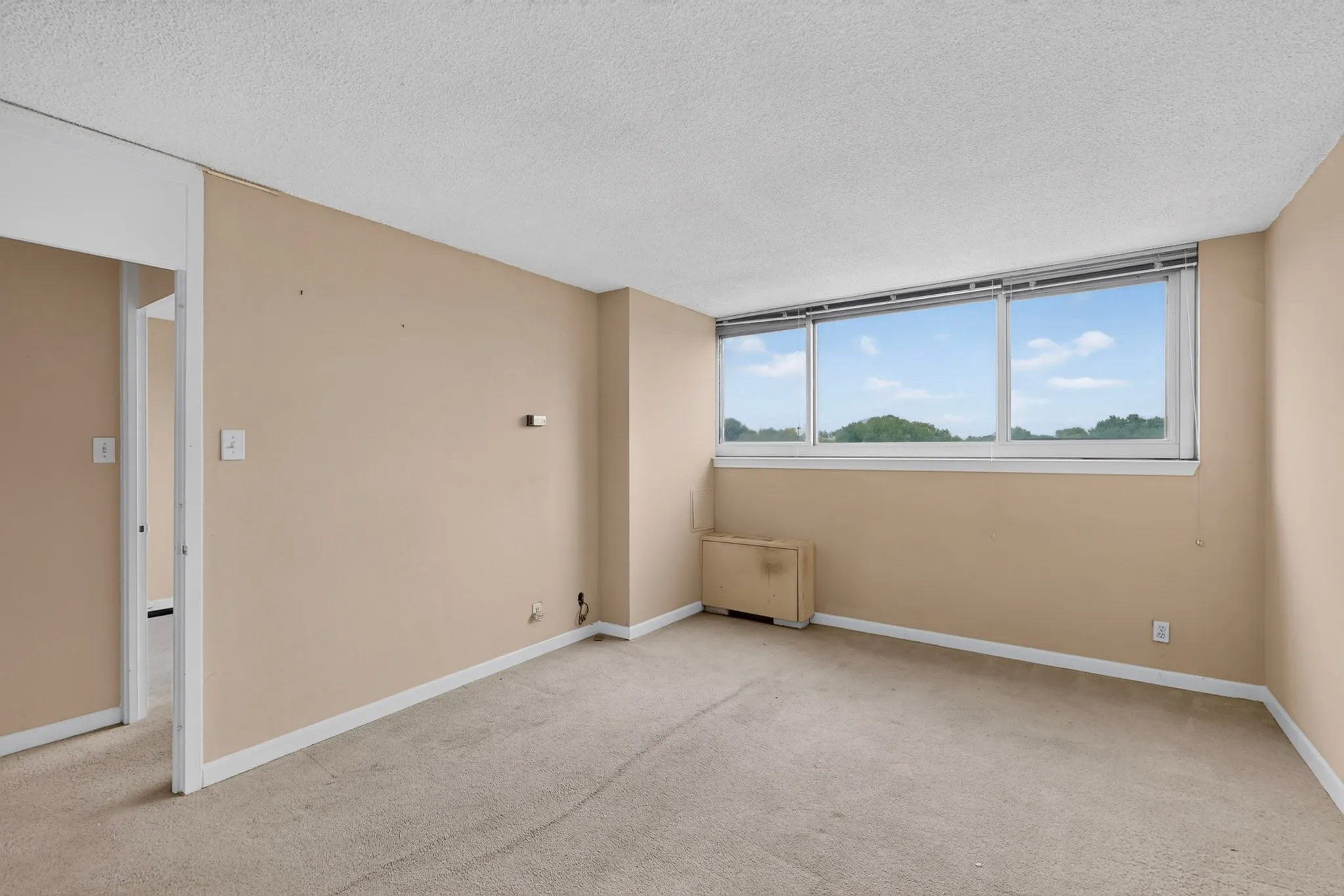Condominium For Sale in Dallas County , 3883 Turtle Creek Boulevard 404, Dallas, Texas 75219, 2 Bedroom, 2 Bathroom, 2 Garage spaces, 1,023 Sqft, built in 1963, mls#21333599, Real Estate Agent in Dallas, Homes For Sale in Dallas county, Homes For Sale in Dallas, Realtor in Dallas Texas, Real Estate Brokerage Independent Realty Texas, Luminita Cordes Realtor