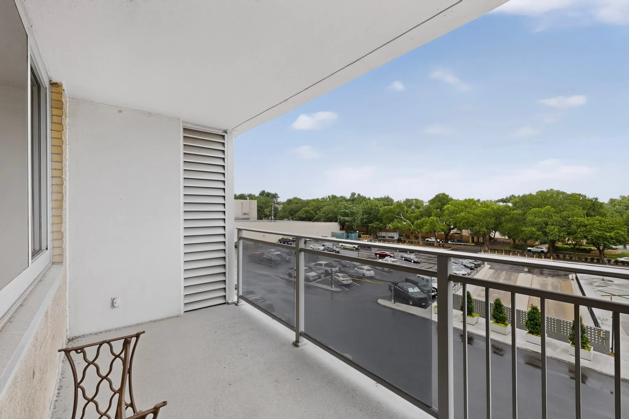 Condominium For Sale in Dallas County , 3883 Turtle Creek Boulevard 404, Dallas, Texas 75219, 2 Bedroom, 2 Bathroom, 2 Garage spaces, 1,023 Sqft, built in 1963, mls#21333599, Real Estate Agent in Dallas, Homes For Sale in Dallas county, Homes For Sale in Dallas, Realtor in Dallas Texas, Real Estate Brokerage Independent Realty Texas, Luminita Cordes Realtor