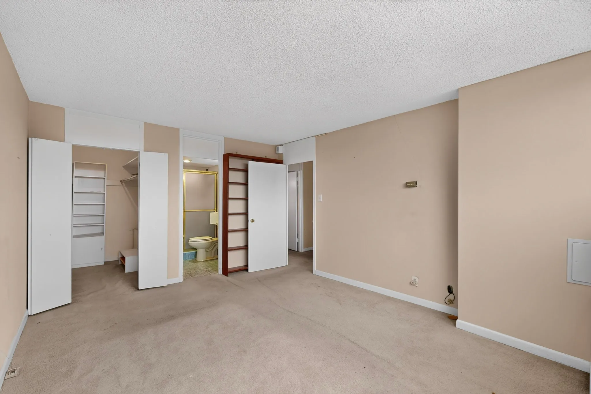 Condominium For Sale in Dallas County , 3883 Turtle Creek Boulevard 404, Dallas, Texas 75219, 2 Bedroom, 2 Bathroom, 2 Garage spaces, 1,023 Sqft, built in 1963, mls#21333599, Real Estate Agent in Dallas, Homes For Sale in Dallas county, Homes For Sale in Dallas, Realtor in Dallas Texas, Real Estate Brokerage Independent Realty Texas, Luminita Cordes Realtor
