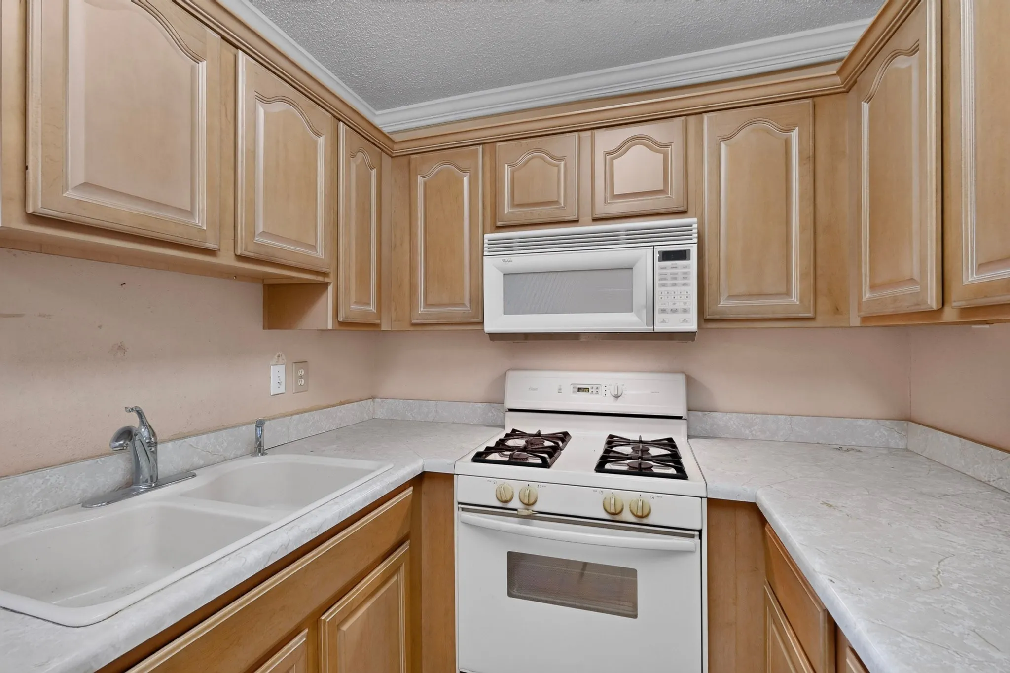 Condominium For Sale in Dallas County , 3883 Turtle Creek Boulevard 404, Dallas, Texas 75219, 2 Bedroom, 2 Bathroom, 2 Garage spaces, 1,023 Sqft, built in 1963, mls#21333599, Real Estate Agent in Dallas, Homes For Sale in Dallas county, Homes For Sale in Dallas, Realtor in Dallas Texas, Real Estate Brokerage Independent Realty Texas, Luminita Cordes Realtor