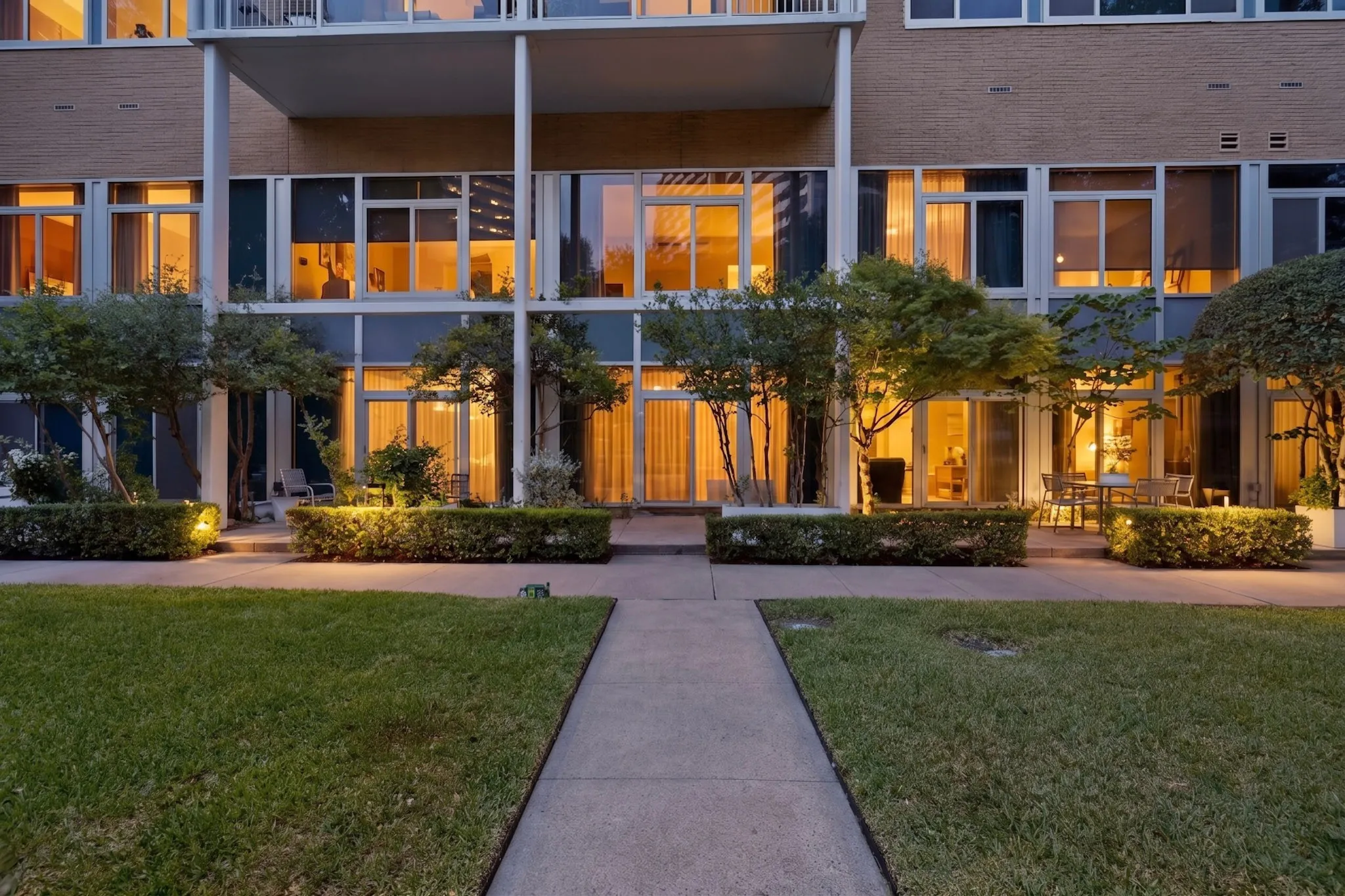 Condominium For Sale in Dallas County , 3883 Turtle Creek Boulevard 404, Dallas, Texas 75219, 2 Bedroom, 2 Bathroom, 2 Garage spaces, 1,023 Sqft, built in 1963, mls#21333599, Real Estate Agent in Dallas, Homes For Sale in Dallas county, Homes For Sale in Dallas, Realtor in Dallas Texas, Real Estate Brokerage Independent Realty Texas, Luminita Cordes Realtor