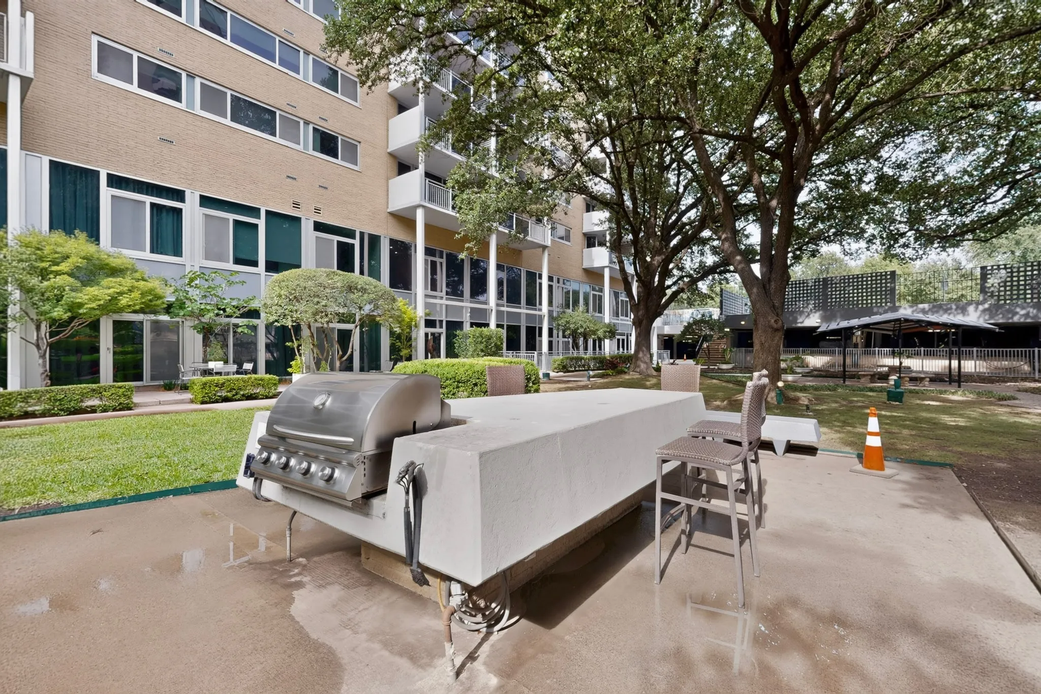Condominium For Sale in Dallas County , 3883 Turtle Creek Boulevard 404, Dallas, Texas 75219, 2 Bedroom, 2 Bathroom, 2 Garage spaces, 1,023 Sqft, built in 1963, mls#21333599, Real Estate Agent in Dallas, Homes For Sale in Dallas county, Homes For Sale in Dallas, Realtor in Dallas Texas, Real Estate Brokerage Independent Realty Texas, Luminita Cordes Realtor