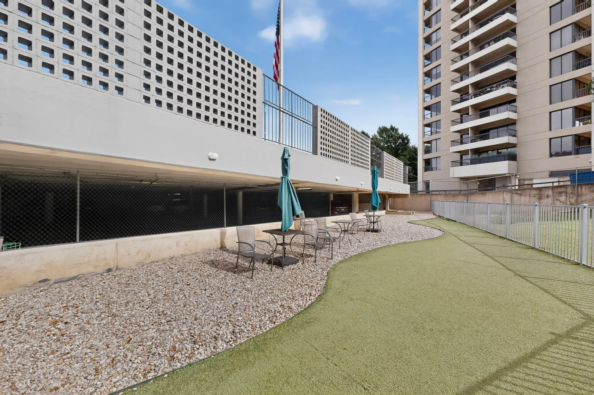 Condominium For Sale in Dallas County , 3883 Turtle Creek Boulevard 404, Dallas, Texas 75219, 2 Bedroom, 2 Bathroom, 2 Garage spaces, 1,023 Sqft, built in 1963, mls#21333599, Real Estate Agent in Dallas, Homes For Sale in Dallas county, Homes For Sale in Dallas, Realtor in Dallas Texas, Real Estate Brokerage Independent Realty Texas, Luminita Cordes Realtor