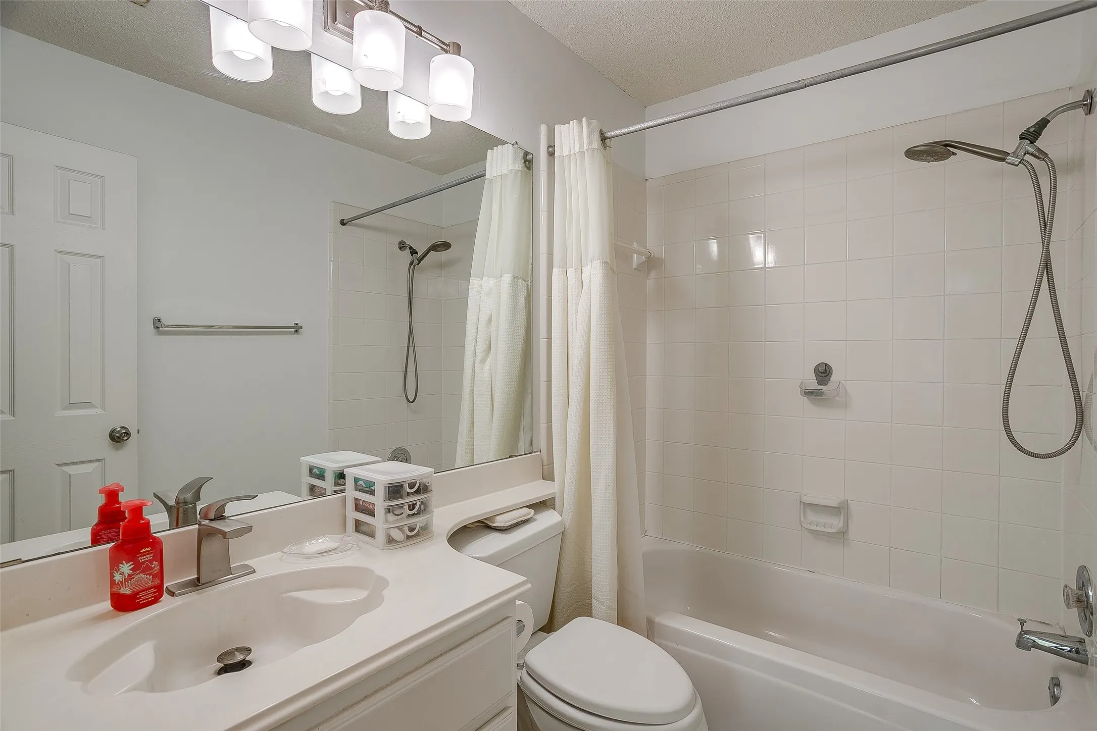 Full bathroom upstairs.