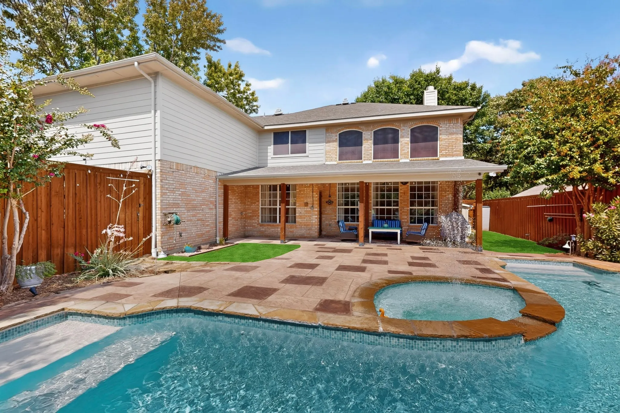 LARGE POOL AND DECK AREA