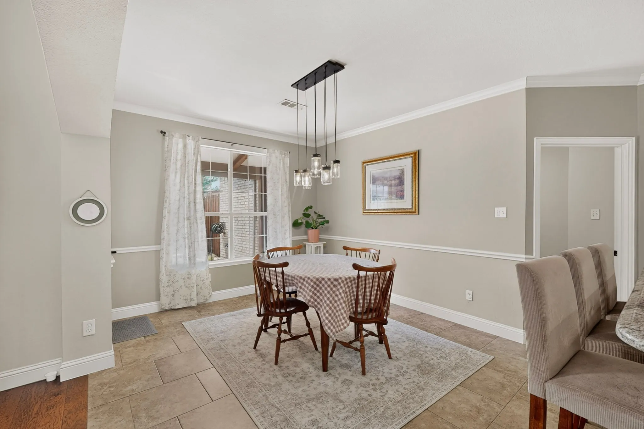 BREAKFAST NOOK
