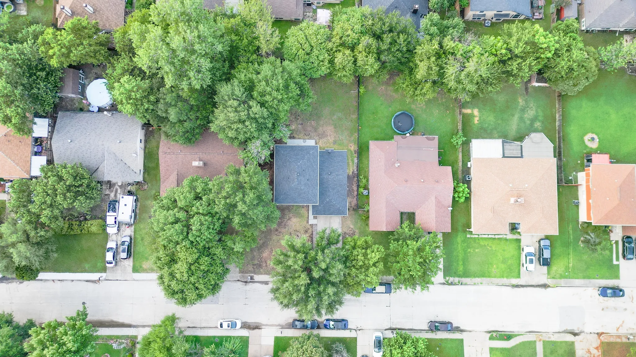 Single Family Residence For Sale in Dallas County , 834 Brian Drive, Grand Prairie, Texas 75052, 3 Bedroom, 3 Bathroom, 2 Garage spaces, 1,796 Sqft, built in 1979, mls#21334045, Real Estate Agent in Grand Prairie, Homes For Sale in Dallas county, Homes For Sale in Grand Prairie, Realtor in Grand Prairie Texas, Real Estate Brokerage Independent Realty Texas, Luminita Cordes Realtor