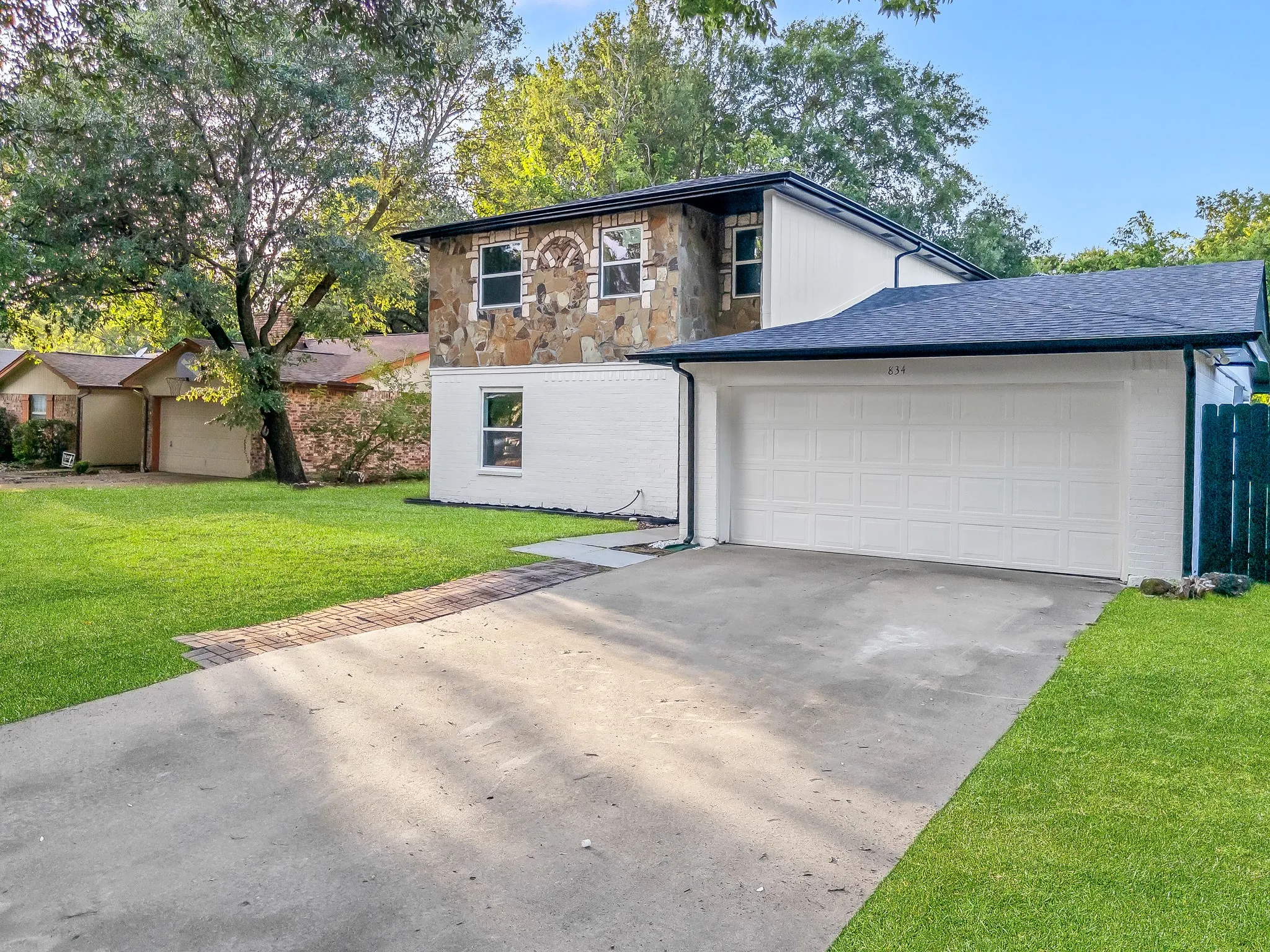 Single Family Residence For Sale in Dallas County , 834 Brian Drive, Grand Prairie, Texas 75052, 3 Bedroom, 3 Bathroom, 2 Garage spaces, 1,796 Sqft, built in 1979, mls#21334045, Real Estate Agent in Grand Prairie, Homes For Sale in Dallas county, Homes For Sale in Grand Prairie, Realtor in Grand Prairie Texas, Real Estate Brokerage Independent Realty Texas, Luminita Cordes Realtor