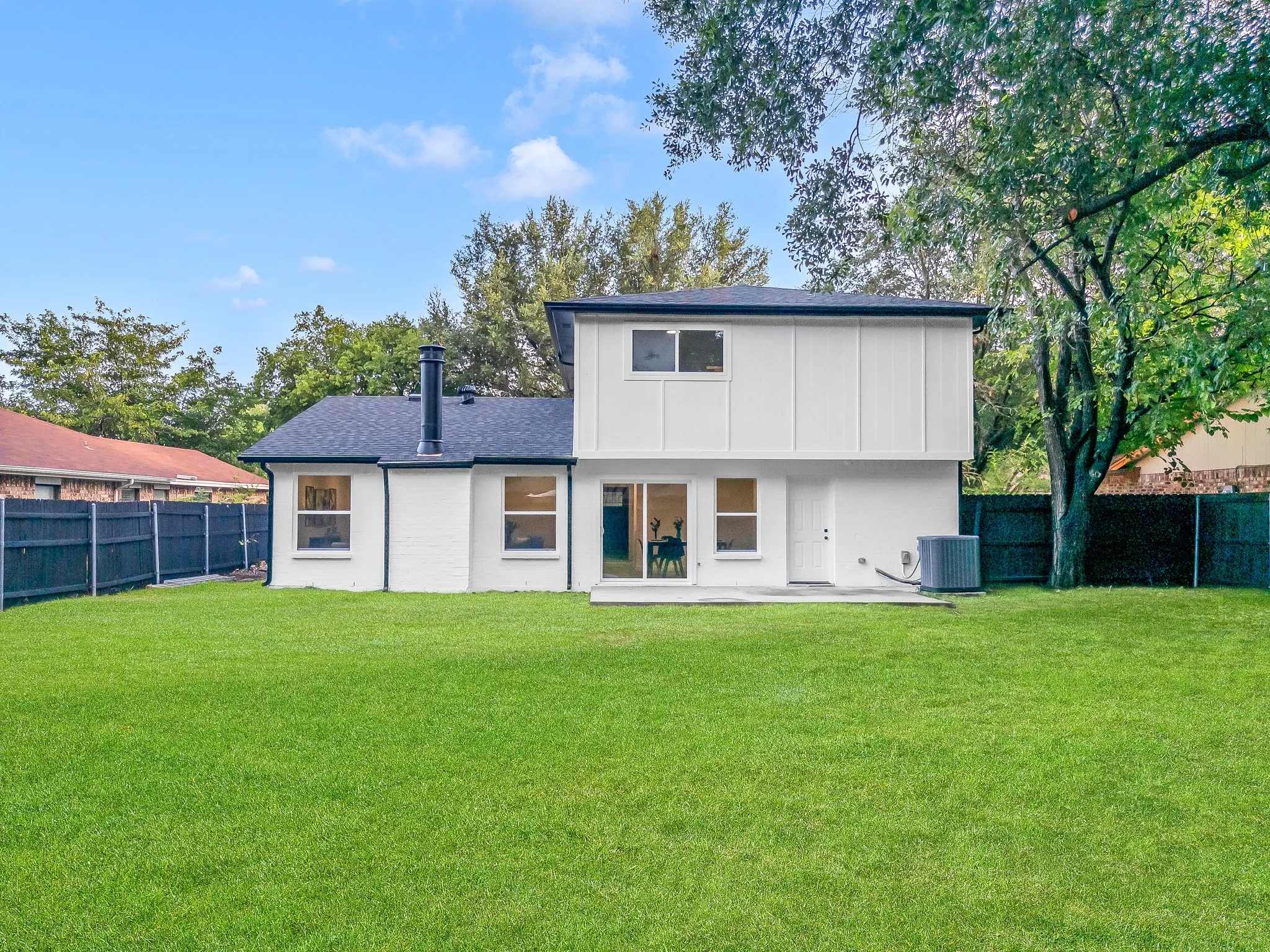 Single Family Residence For Sale in Dallas County , 834 Brian Drive, Grand Prairie, Texas 75052, 3 Bedroom, 3 Bathroom, 2 Garage spaces, 1,796 Sqft, built in 1979, mls#21334045, Real Estate Agent in Grand Prairie, Homes For Sale in Dallas county, Homes For Sale in Grand Prairie, Realtor in Grand Prairie Texas, Real Estate Brokerage Independent Realty Texas, Luminita Cordes Realtor