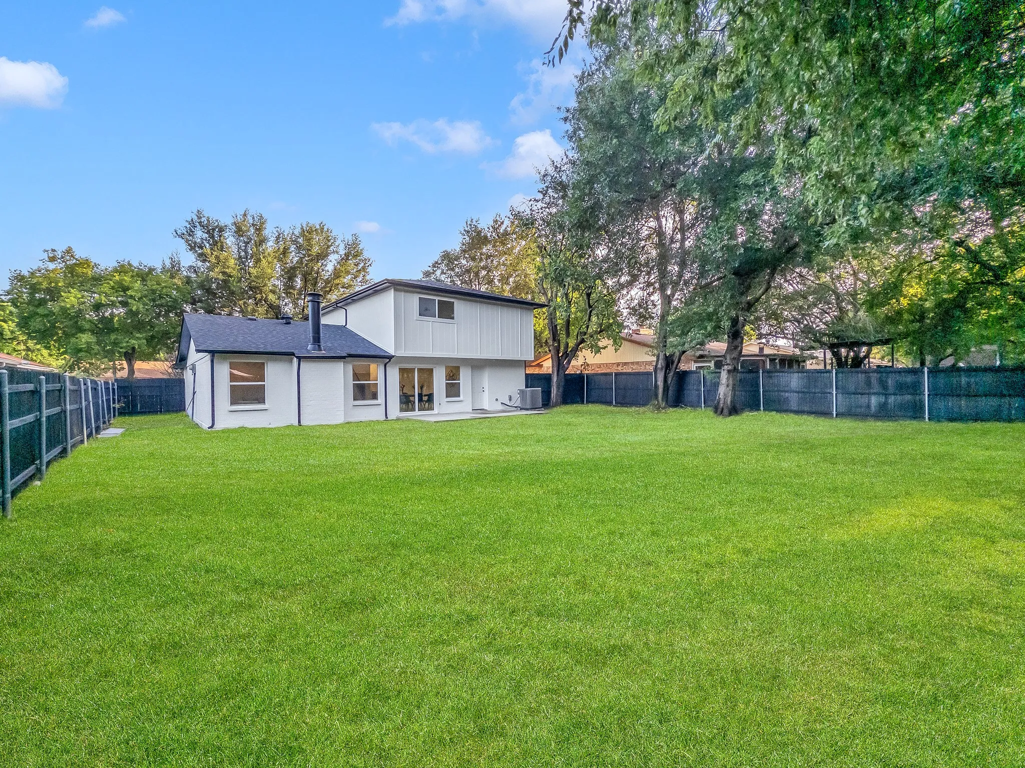Single Family Residence For Sale in Dallas County , 834 Brian Drive, Grand Prairie, Texas 75052, 3 Bedroom, 3 Bathroom, 2 Garage spaces, 1,796 Sqft, built in 1979, mls#21334045, Real Estate Agent in Grand Prairie, Homes For Sale in Dallas county, Homes For Sale in Grand Prairie, Realtor in Grand Prairie Texas, Real Estate Brokerage Independent Realty Texas, Luminita Cordes Realtor