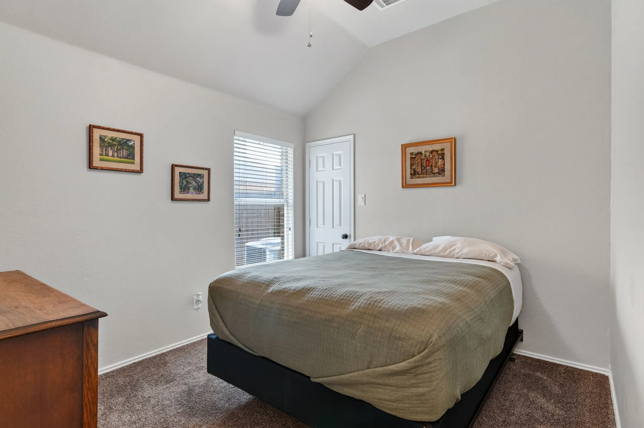 #3  w/walk-in closet
