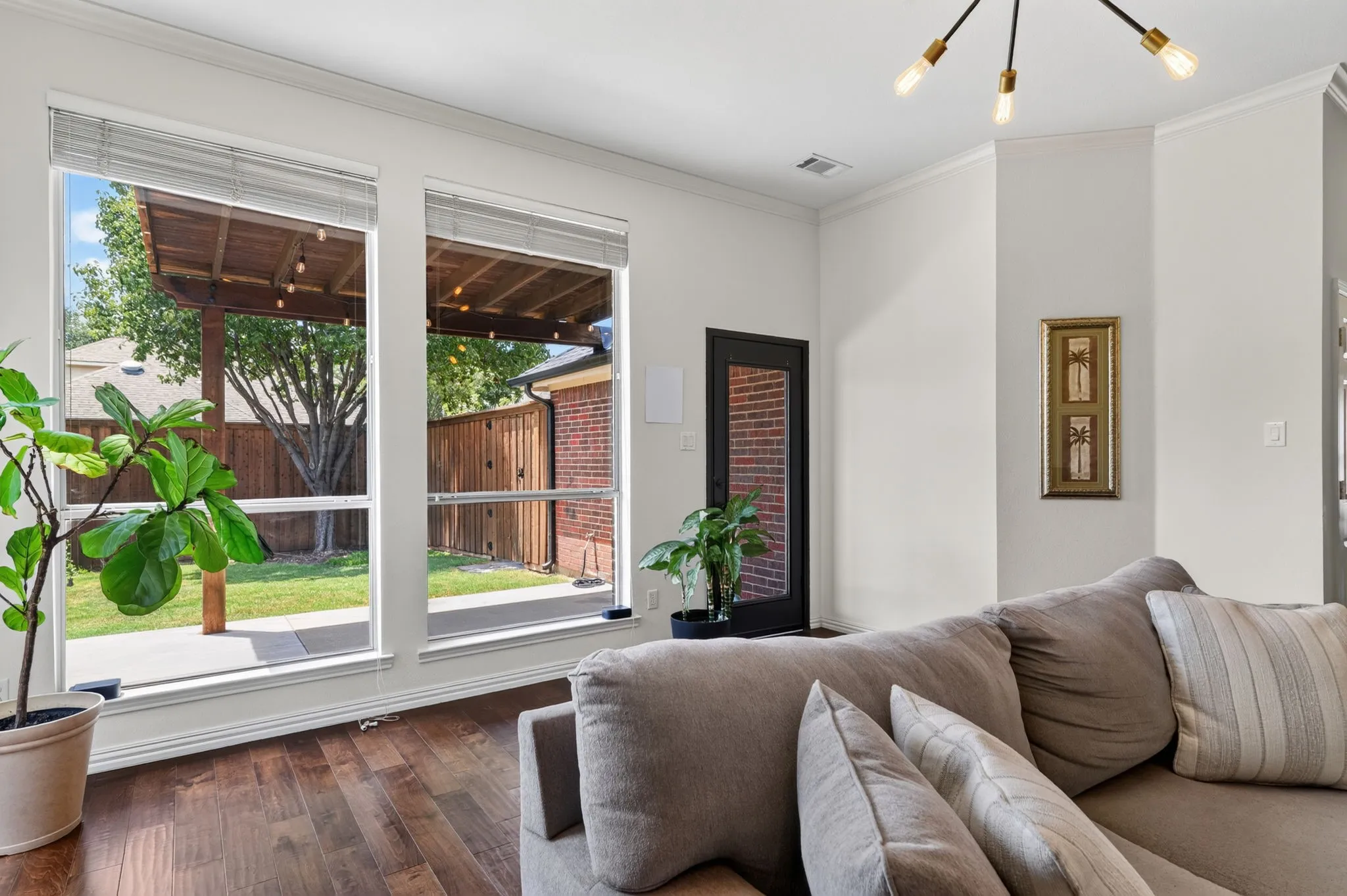 Single Family Residence For Sale in Collin County , 9383 Homestead Lane, Frisco, Texas 75033, 4 Bedroom, 2 Bathroom, 2 Garage spaces, 1,753 Sqft, built in 1999, mls#21316590, Real Estate Agent in Frisco, Homes For Sale in Collin county, Homes For Sale in Frisco, Realtor in Frisco Texas, Real Estate Brokerage Independent Realty Texas, Luminita Cordes Realtor