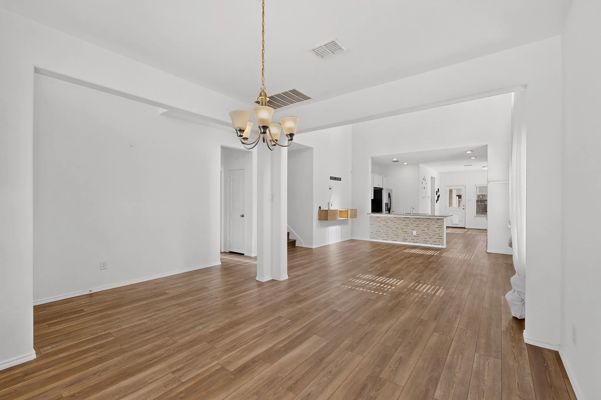 Single Family Residence For Rent in Denton County , 2285 Obsidian Drive, Little Elm, Texas 76227, 4 Bedroom, 3 Bathroom, 2 Garage spaces, 2,184 Sqft, built in 2021, Price $2,350, mls#21332751, Real Estate Agent in Little Elm, Homes For Rent in Denton county, Homes For Rent in Little Elm, Realtor in Little Elm Texas, Real Estate Brokerage Independent Realty Texas, Luminita Cordes Realtor
