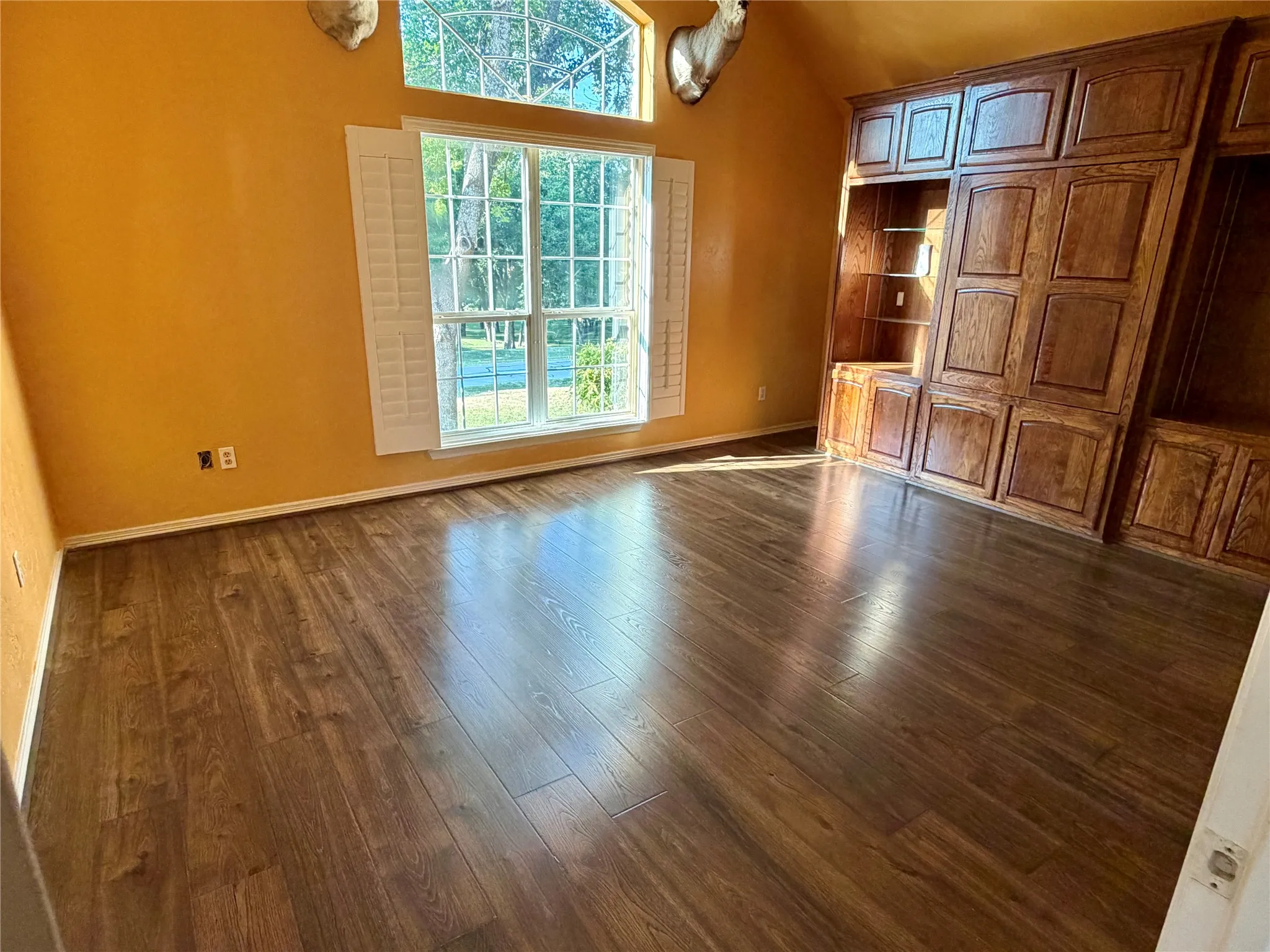 Single Family Residence For Sale in Ellis County , 110 Pecan Valley Lane, Waxahachie, Texas 75165, 4 Bedroom, 3 Bathroom, 2 Garage spaces, 2,548 Sqft, built in 1999, mls#21332646, Real Estate Agent in Waxahachie, Homes For Sale in Ellis county, Homes For Sale in Waxahachie, Realtor in Waxahachie Texas, Real Estate Brokerage Independent Realty Texas, Luminita Cordes Realtor
