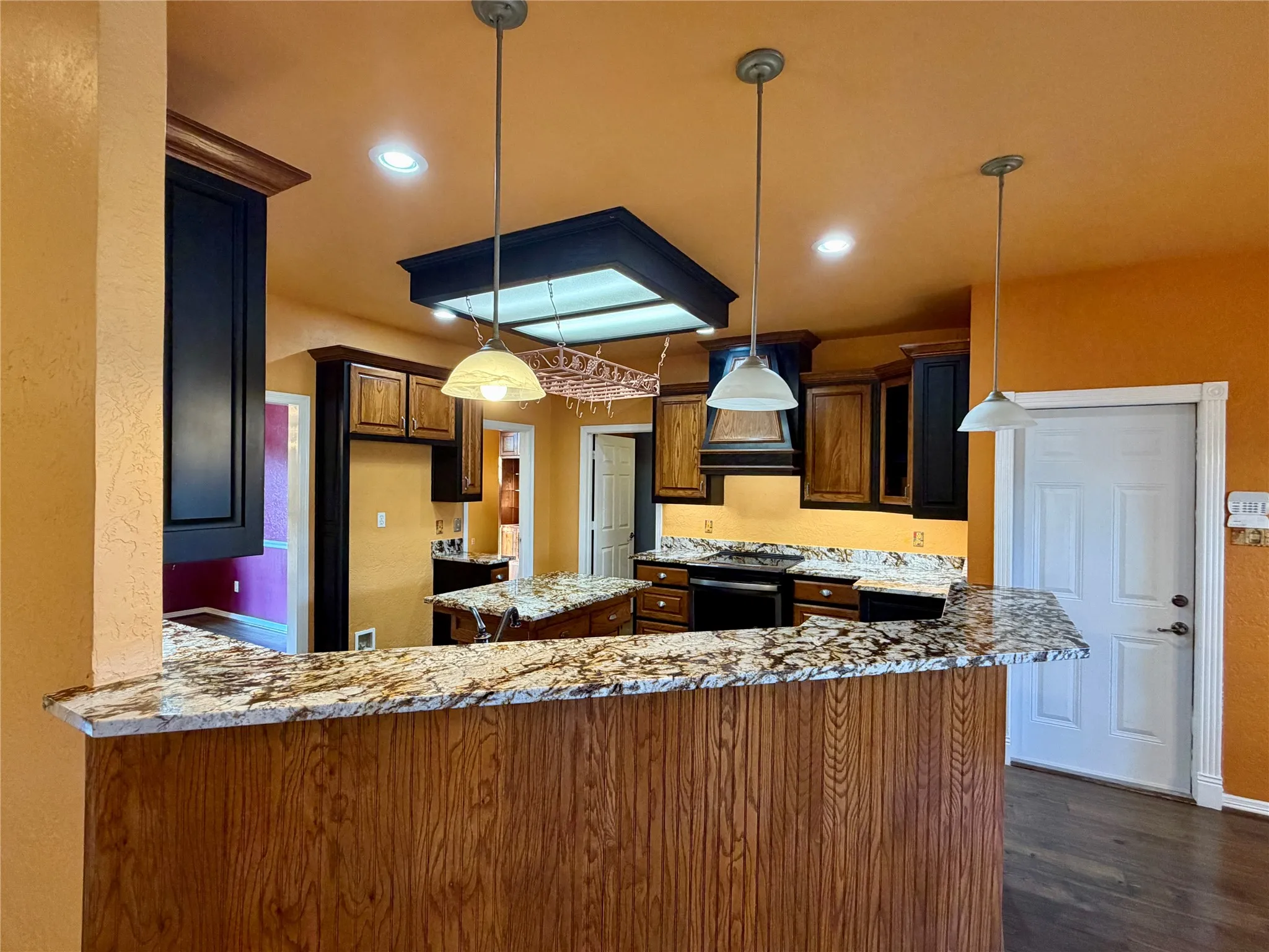 Single Family Residence For Sale in Ellis County , 110 Pecan Valley Lane, Waxahachie, Texas 75165, 4 Bedroom, 3 Bathroom, 2 Garage spaces, 2,548 Sqft, built in 1999, mls#21332646, Real Estate Agent in Waxahachie, Homes For Sale in Ellis county, Homes For Sale in Waxahachie, Realtor in Waxahachie Texas, Real Estate Brokerage Independent Realty Texas, Luminita Cordes Realtor