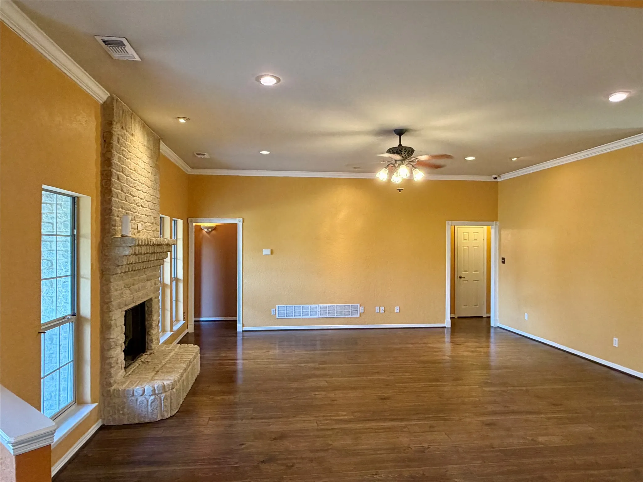 Single Family Residence For Sale in Ellis County , 110 Pecan Valley Lane, Waxahachie, Texas 75165, 4 Bedroom, 3 Bathroom, 2 Garage spaces, 2,548 Sqft, built in 1999, mls#21332646, Real Estate Agent in Waxahachie, Homes For Sale in Ellis county, Homes For Sale in Waxahachie, Realtor in Waxahachie Texas, Real Estate Brokerage Independent Realty Texas, Luminita Cordes Realtor