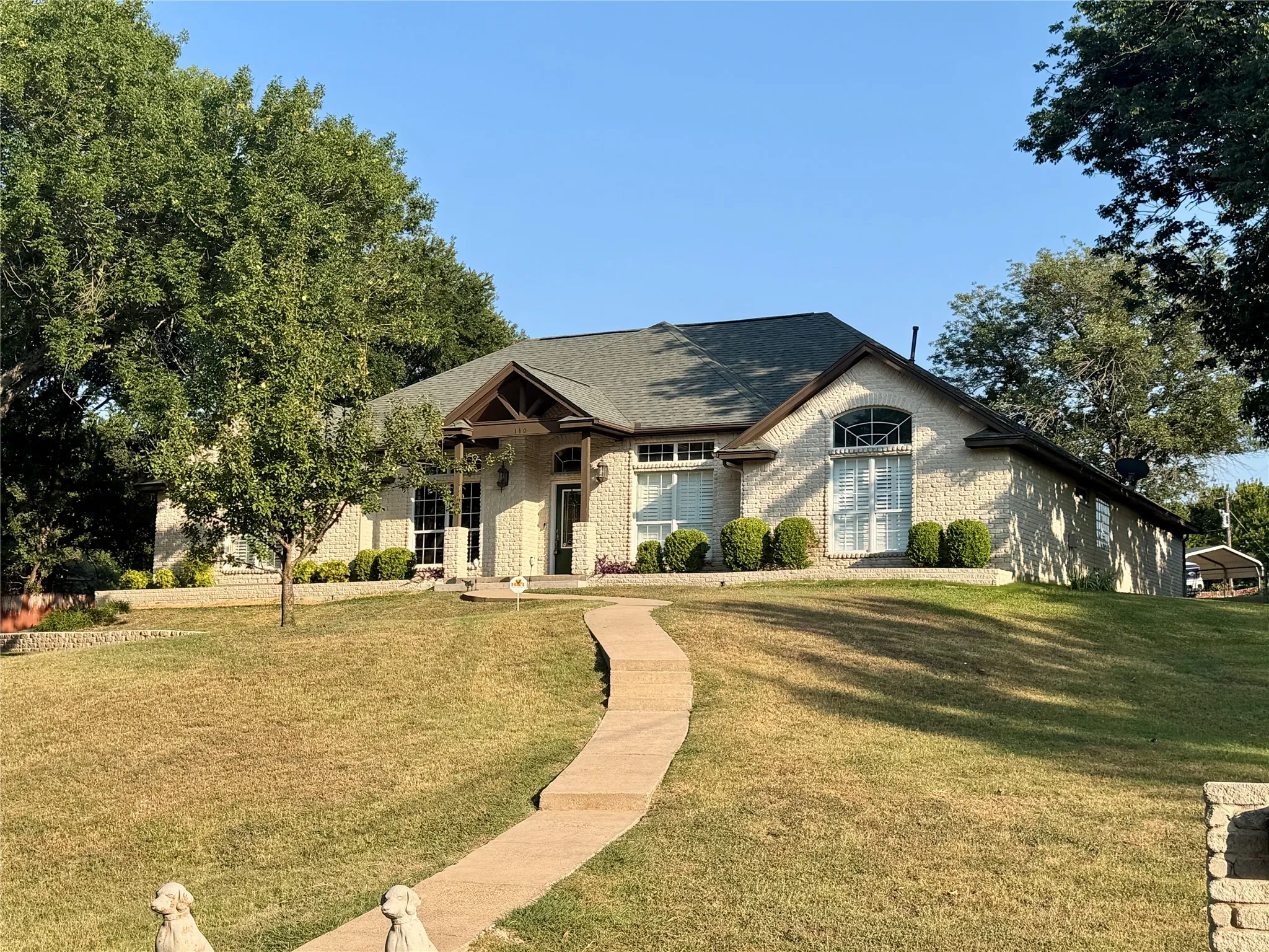 Single Family Residence For Sale in Ellis County , 110 Pecan Valley Lane, Waxahachie, Texas 75165, 4 Bedroom, 3 Bathroom, 2 Garage spaces, 2,548 Sqft, built in 1999, mls#21332646, Real Estate Agent in Waxahachie, Homes For Sale in Ellis county, Homes For Sale in Waxahachie, Realtor in Waxahachie Texas, Real Estate Brokerage Independent Realty Texas, Luminita Cordes Realtor