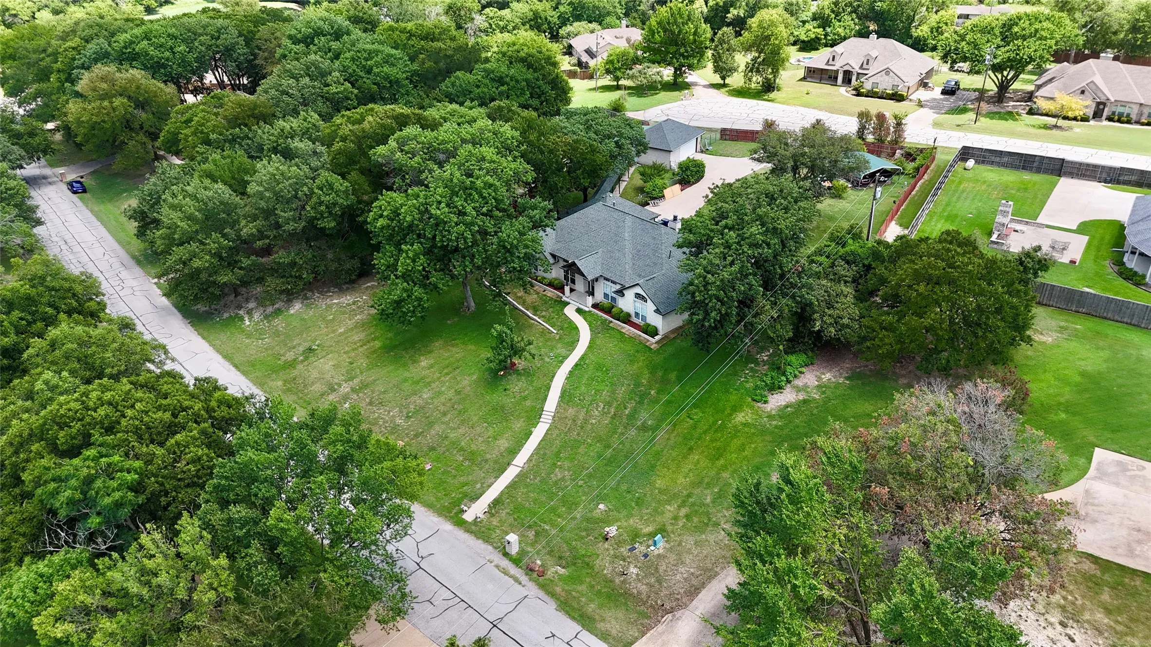 Single Family Residence For Sale in Ellis County , 110 Pecan Valley Lane, Waxahachie, Texas 75165, 4 Bedroom, 3 Bathroom, 2 Garage spaces, 2,548 Sqft, built in 1999, mls#21332646, Real Estate Agent in Waxahachie, Homes For Sale in Ellis county, Homes For Sale in Waxahachie, Realtor in Waxahachie Texas, Real Estate Brokerage Independent Realty Texas, Luminita Cordes Realtor
