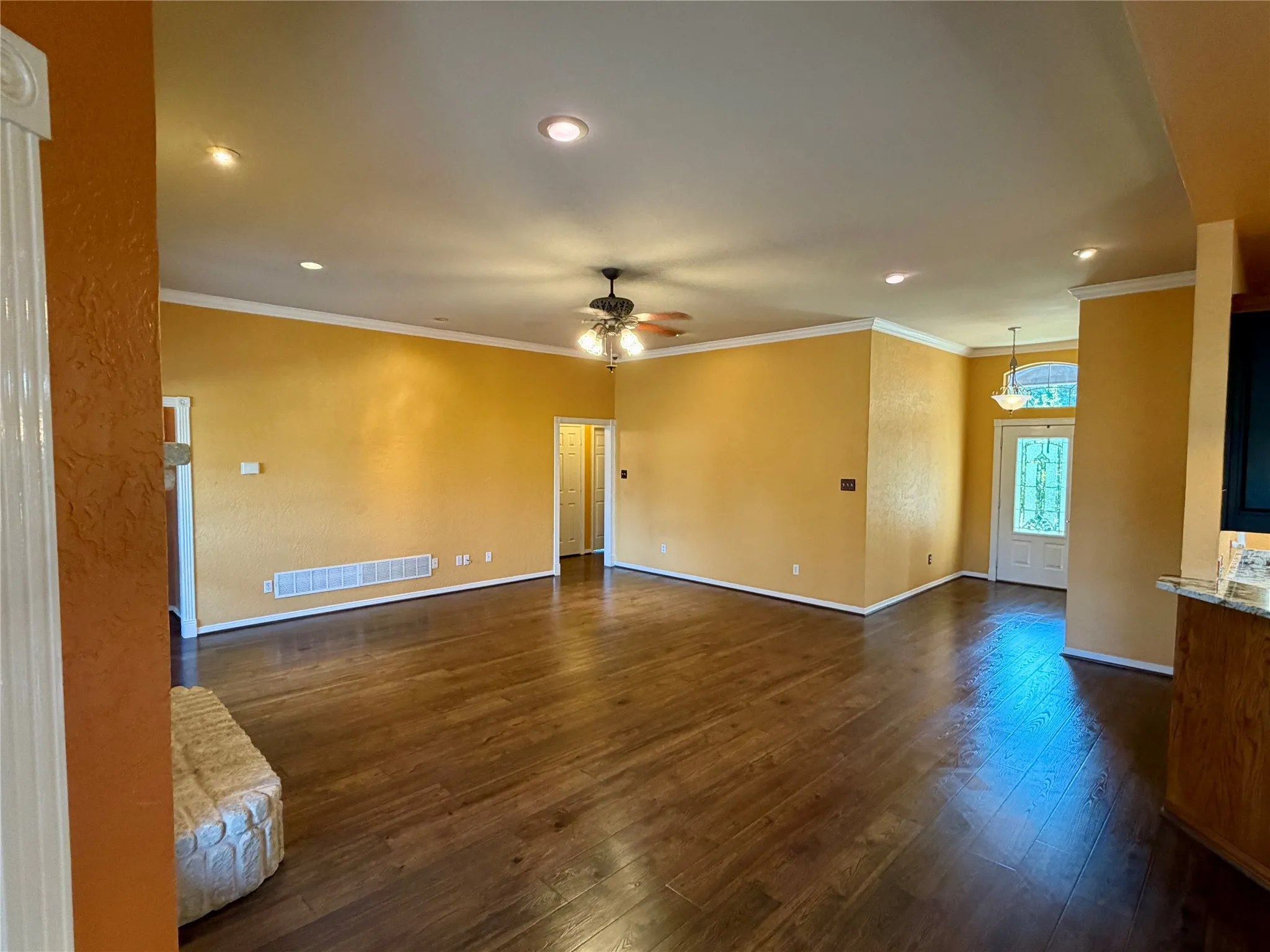Single Family Residence For Sale in Ellis County , 110 Pecan Valley Lane, Waxahachie, Texas 75165, 4 Bedroom, 3 Bathroom, 2 Garage spaces, 2,548 Sqft, built in 1999, mls#21332646, Real Estate Agent in Waxahachie, Homes For Sale in Ellis county, Homes For Sale in Waxahachie, Realtor in Waxahachie Texas, Real Estate Brokerage Independent Realty Texas, Luminita Cordes Realtor