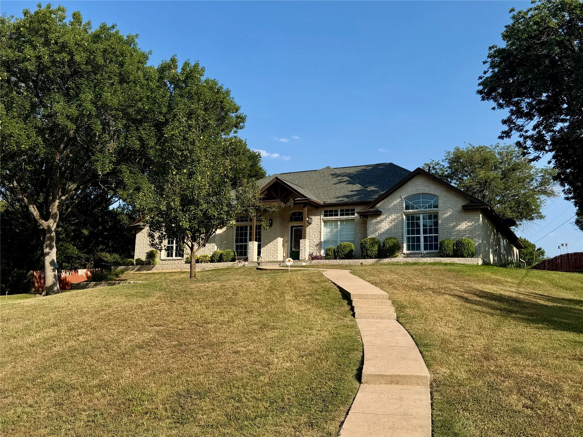 Single Family Residence For Sale in Ellis County , 110 Pecan Valley Lane, Waxahachie, Texas 75165, 4 Bedroom, 3 Bathroom, 2 Garage spaces, 2,548 Sqft, built in 1999, mls#21332646, Real Estate Agent in Waxahachie, Homes For Sale in Ellis county, Homes For Sale in Waxahachie, Realtor in Waxahachie Texas, Real Estate Brokerage Independent Realty Texas, Luminita Cordes Realtor