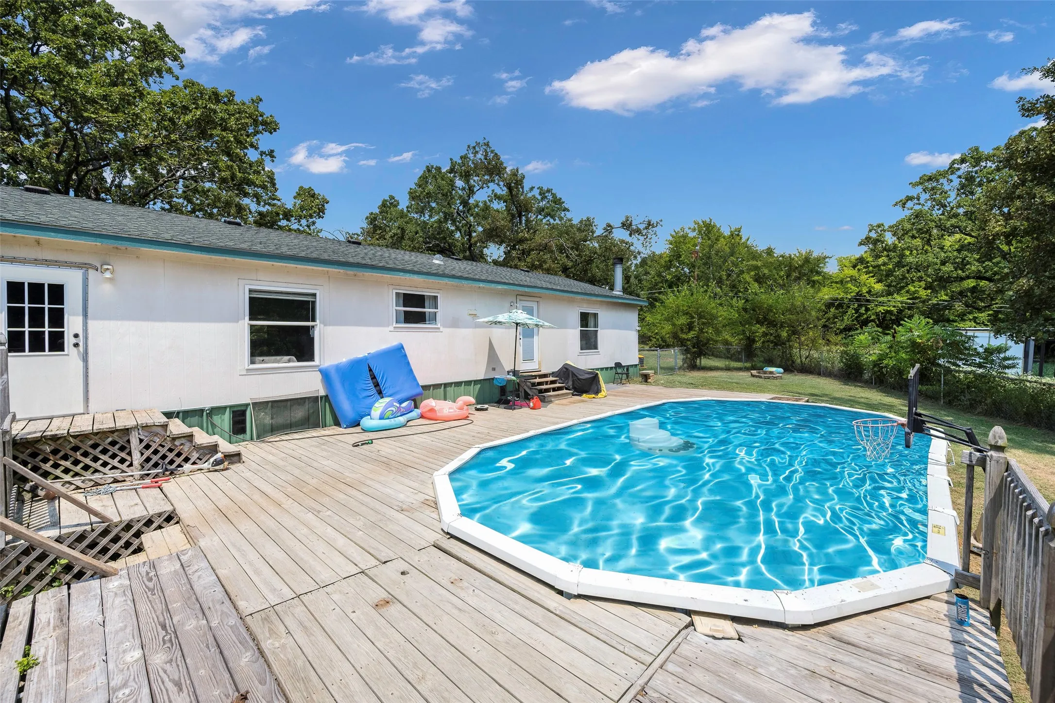Manufactured Home For Sale in Henderson County , 118 Winter Lane, Mabank, Texas 75156, 4 Bedroom, 2 Bathroom, Garage spaces, 2,128 Sqft, built in 1999, mls#21331131, Real Estate Agent in Mabank, Homes For Sale in Henderson county, Homes For Sale in Mabank, Realtor in Mabank Texas, Real Estate Brokerage Independent Realty Texas, Luminita Cordes Realtor