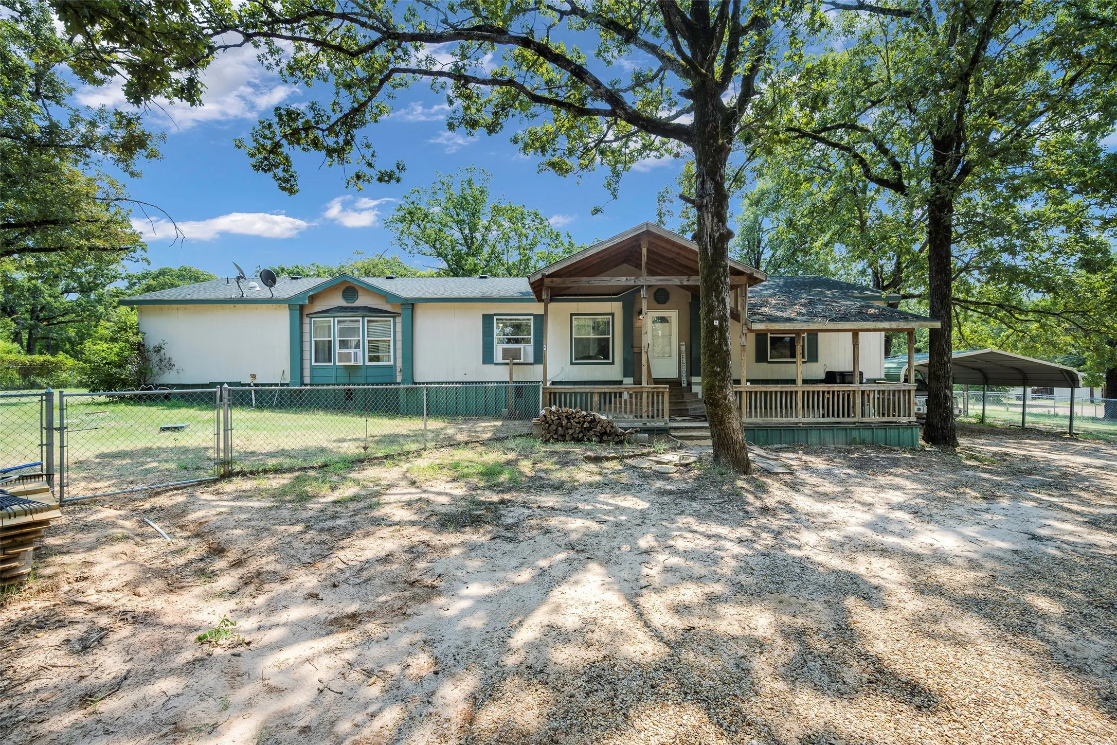 Manufactured Home For Sale in Henderson County , 118 Winter Lane, Mabank, Texas 75156, 4 Bedroom, 2 Bathroom, Garage spaces, 2,128 Sqft, built in 1999, mls#21331131, Real Estate Agent in Mabank, Homes For Sale in Henderson county, Homes For Sale in Mabank, Realtor in Mabank Texas, Real Estate Brokerage Independent Realty Texas, Luminita Cordes Realtor