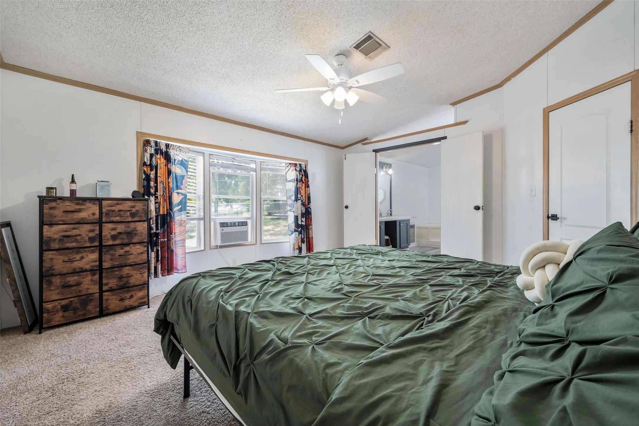 Manufactured Home For Sale in Henderson County , 118 Winter Lane, Mabank, Texas 75156, 4 Bedroom, 2 Bathroom, Garage spaces, 2,128 Sqft, built in 1999, mls#21331131, Real Estate Agent in Mabank, Homes For Sale in Henderson county, Homes For Sale in Mabank, Realtor in Mabank Texas, Real Estate Brokerage Independent Realty Texas, Luminita Cordes Realtor