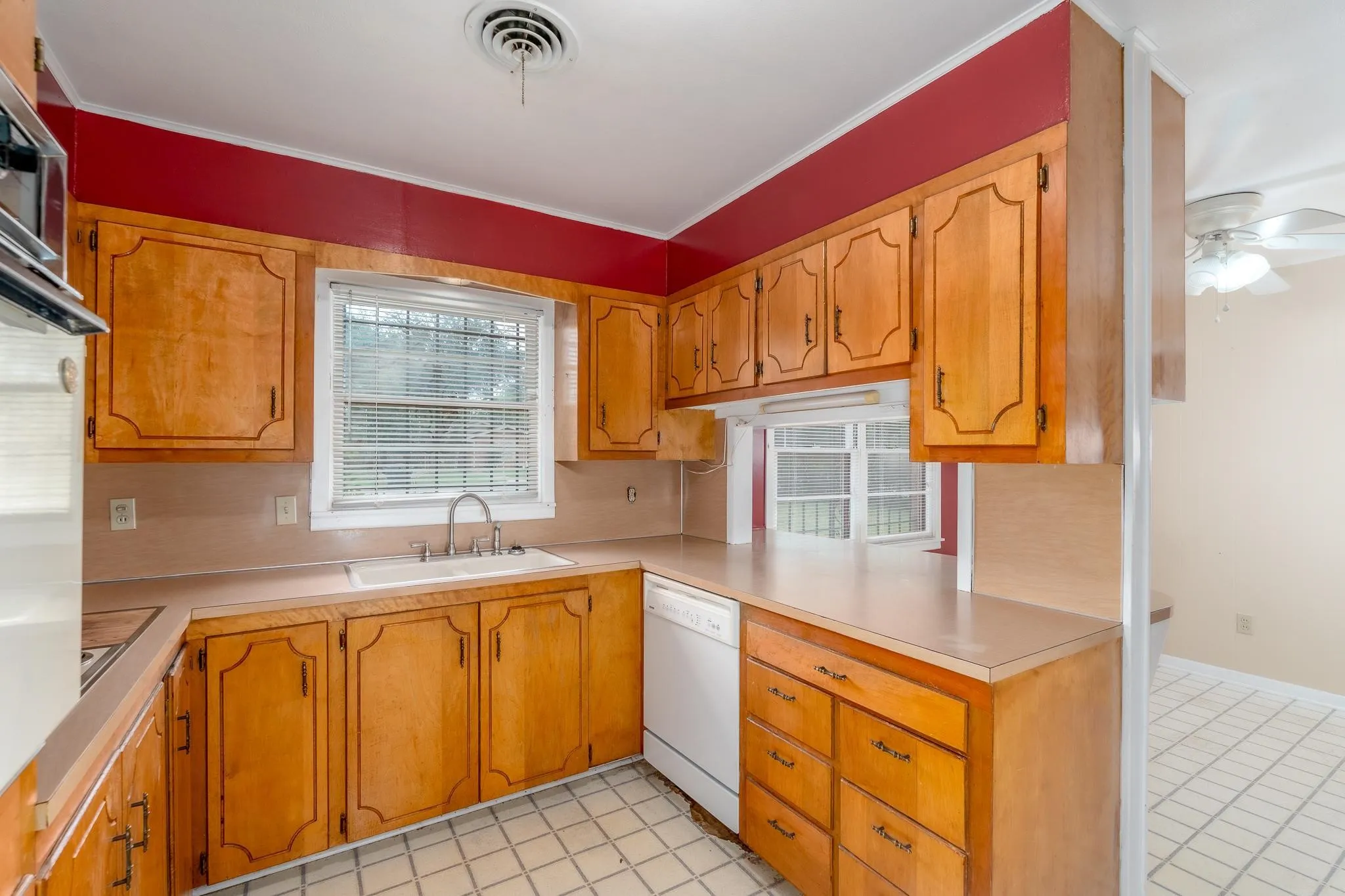 Single Family Residence For Sale in Taylor County , 780 Rosewood Drive, Abilene, Texas 79603, 3 Bedroom, 2 Bathroom, 2 Garage spaces, 2,025 Sqft, built in 1959, mls#21333905, Real Estate Agent in Abilene, Homes For Sale in Taylor county, Homes For Sale in Abilene, Realtor in Abilene Texas, Real Estate Brokerage Independent Realty Texas, Luminita Cordes Realtor