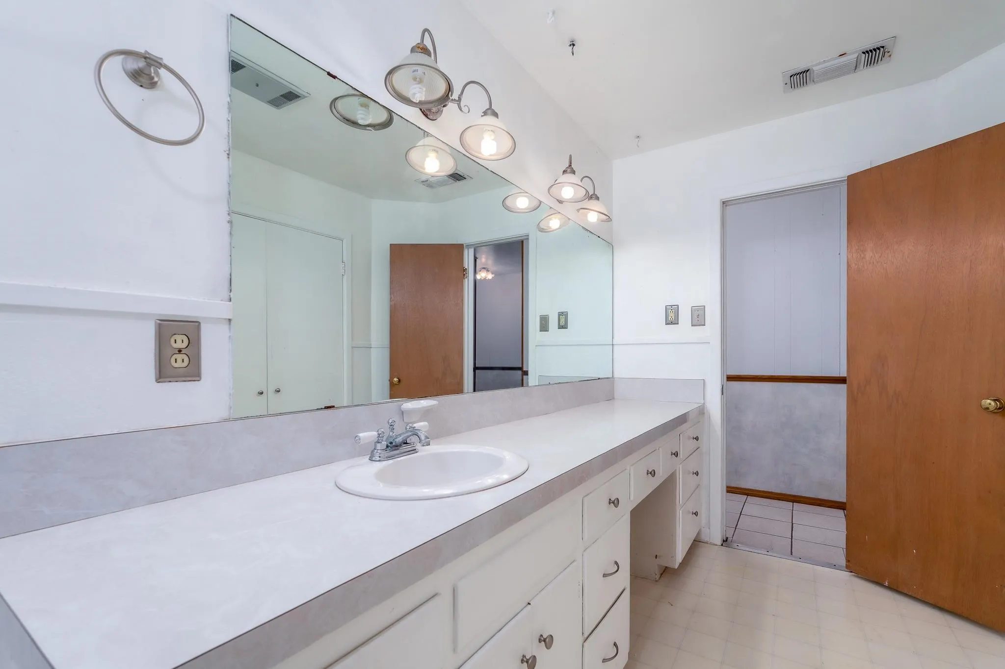 Single Family Residence For Sale in Taylor County , 780 Rosewood Drive, Abilene, Texas 79603, 3 Bedroom, 2 Bathroom, 2 Garage spaces, 2,025 Sqft, built in 1959, mls#21333905, Real Estate Agent in Abilene, Homes For Sale in Taylor county, Homes For Sale in Abilene, Realtor in Abilene Texas, Real Estate Brokerage Independent Realty Texas, Luminita Cordes Realtor