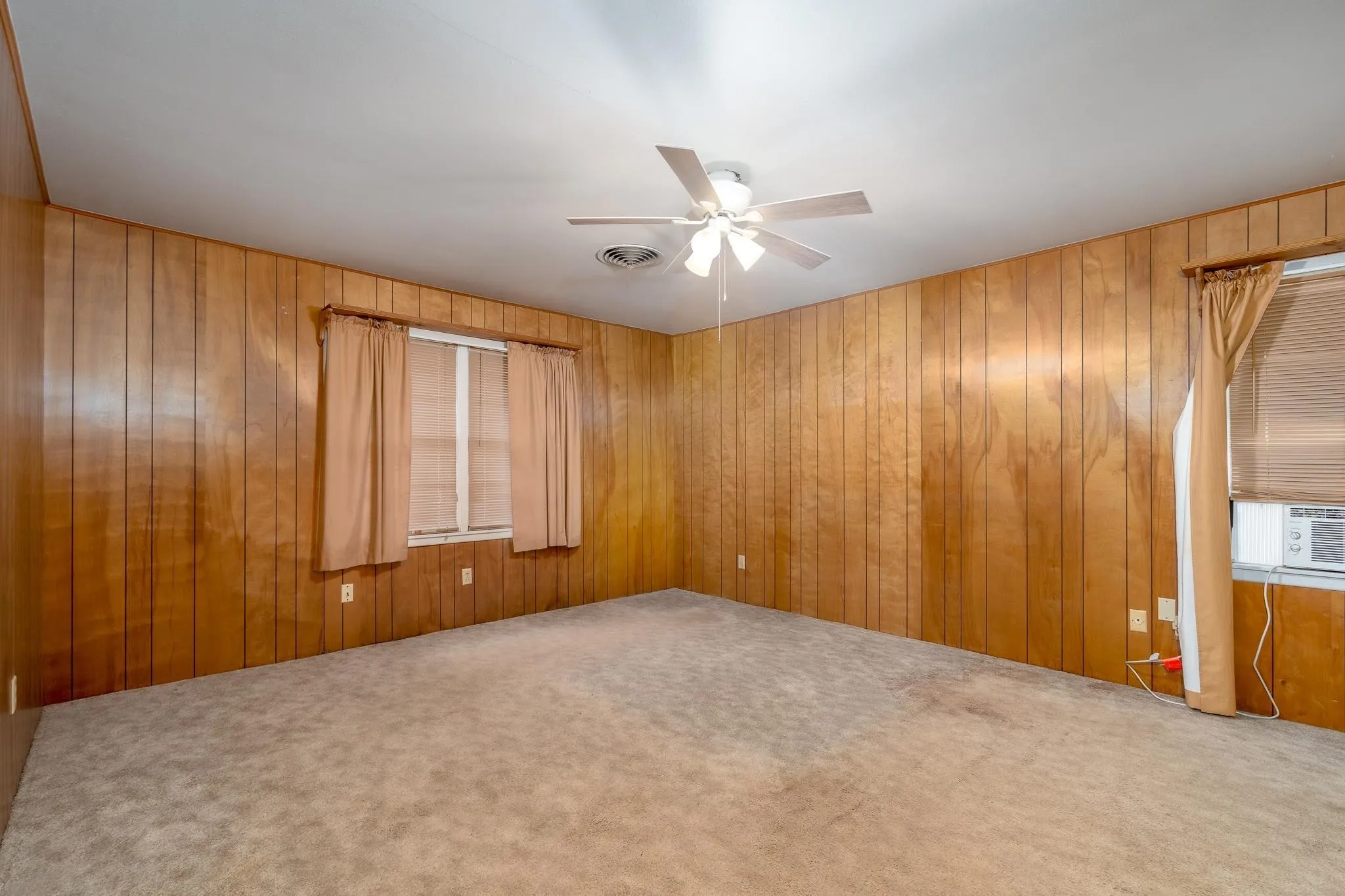 Single Family Residence For Sale in Taylor County , 780 Rosewood Drive, Abilene, Texas 79603, 3 Bedroom, 2 Bathroom, 2 Garage spaces, 2,025 Sqft, built in 1959, mls#21333905, Real Estate Agent in Abilene, Homes For Sale in Taylor county, Homes For Sale in Abilene, Realtor in Abilene Texas, Real Estate Brokerage Independent Realty Texas, Luminita Cordes Realtor