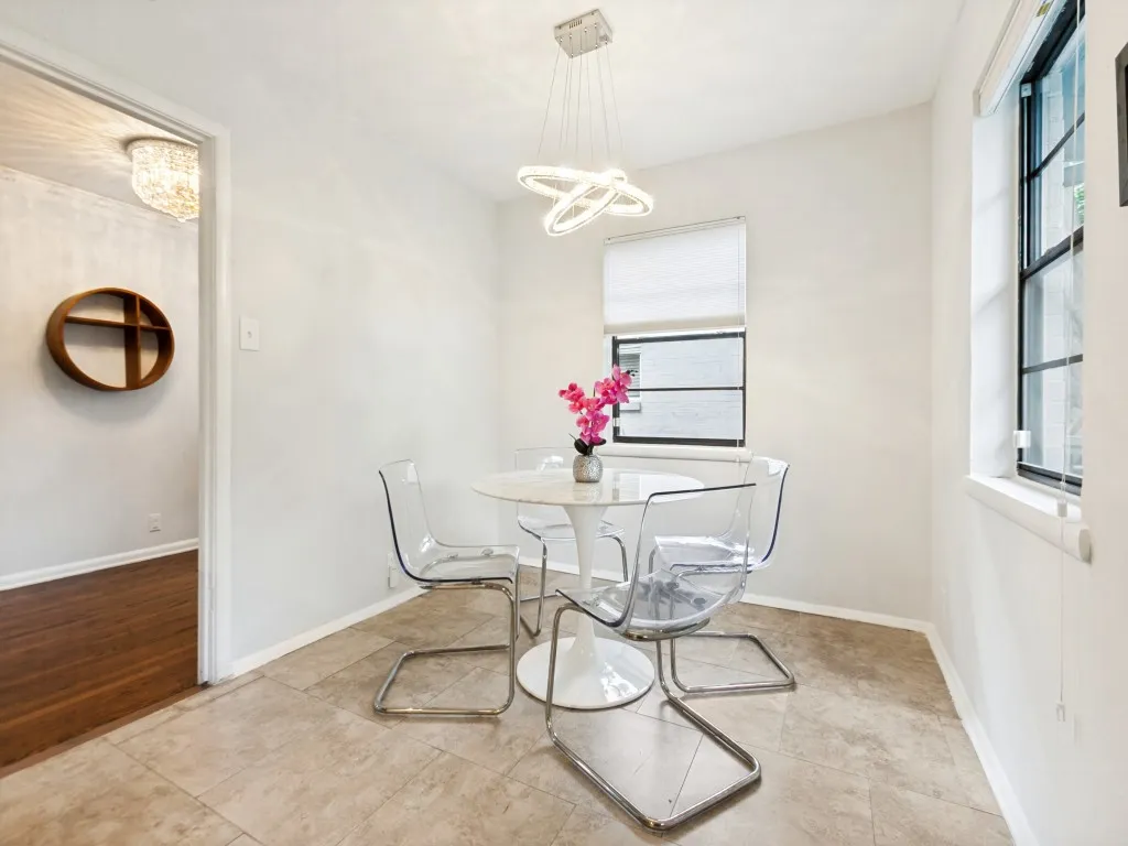 Single Family Residence For Sale in Dallas County , 226 Leda Drive, Dallas, Texas 75218, 3 Bedroom, 1 Bathroom, 1 Garage spaces, 1,168 Sqft, built in 1953, mls#21332565, Real Estate Agent in Dallas, Homes For Sale in Dallas county, Homes For Sale in Dallas, Realtor in Dallas Texas, Real Estate Brokerage Independent Realty Texas, Luminita Cordes Realtor