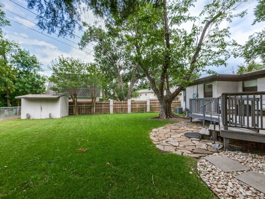 Single Family Residence For Sale in Dallas County , 226 Leda Drive, Dallas, Texas 75218, 3 Bedroom, 1 Bathroom, 1 Garage spaces, 1,168 Sqft, built in 1953, mls#21332565, Real Estate Agent in Dallas, Homes For Sale in Dallas county, Homes For Sale in Dallas, Realtor in Dallas Texas, Real Estate Brokerage Independent Realty Texas, Luminita Cordes Realtor