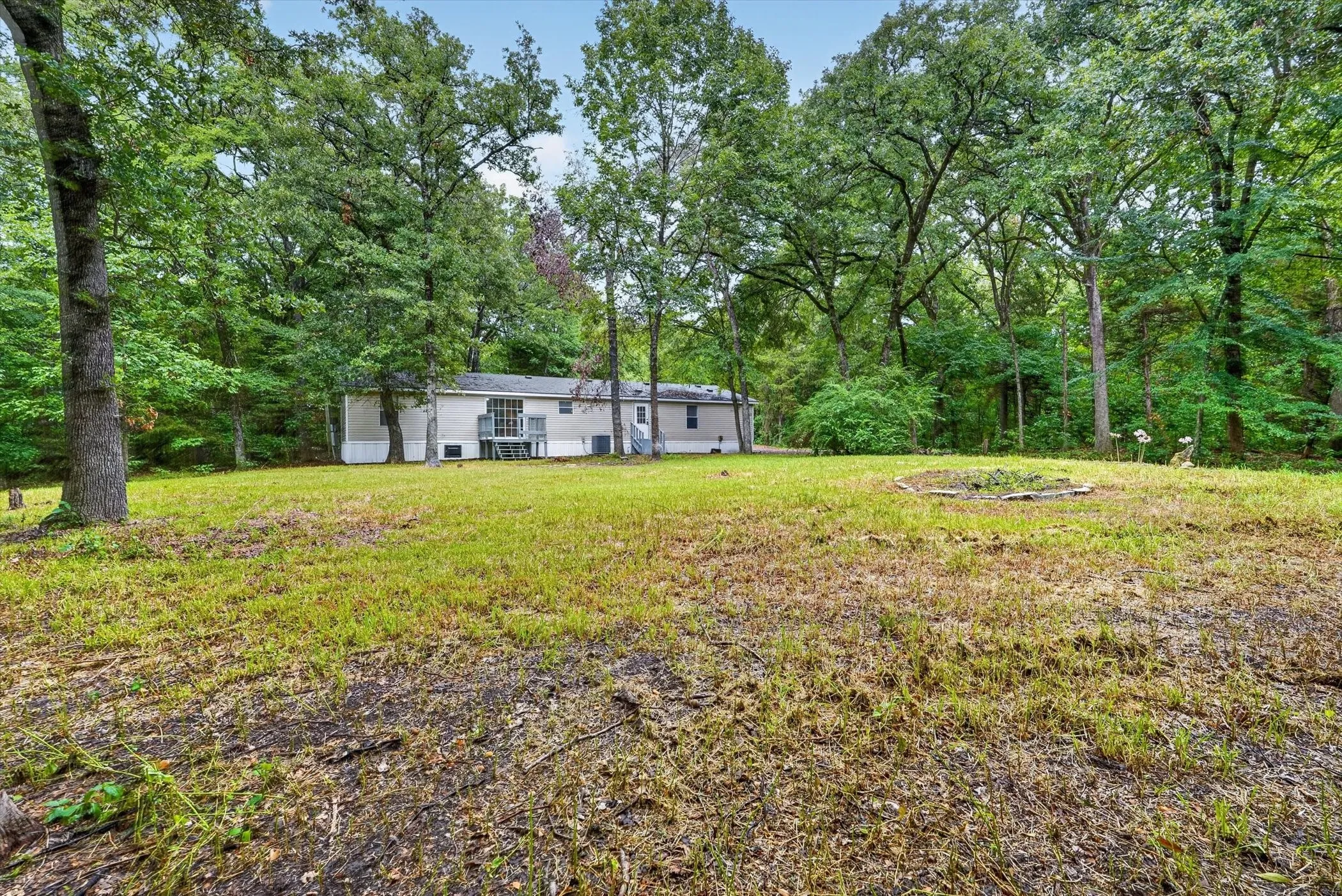 Mobile Home For Sale in Kaufman County , 20579 County Road 331, Quinlan, Texas 75474, 4 Bedroom, 2 Bathroom, Garage spaces, 1,913 Sqft, built in 2005, mls#21332361, Real Estate Agent in Quinlan, Homes For Sale in Kaufman county, Homes For Sale in Quinlan, Realtor in Quinlan Texas, Real Estate Brokerage Independent Realty Texas, Luminita Cordes Realtor