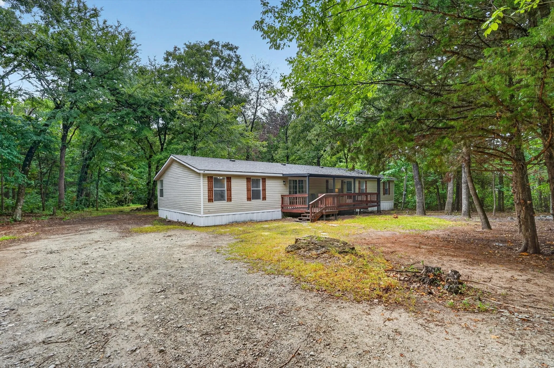 Mobile Home For Sale in Kaufman County , 20579 County Road 331, Quinlan, Texas 75474, 4 Bedroom, 2 Bathroom, Garage spaces, 1,913 Sqft, built in 2005, mls#21332361, Real Estate Agent in Quinlan, Homes For Sale in Kaufman county, Homes For Sale in Quinlan, Realtor in Quinlan Texas, Real Estate Brokerage Independent Realty Texas, Luminita Cordes Realtor
