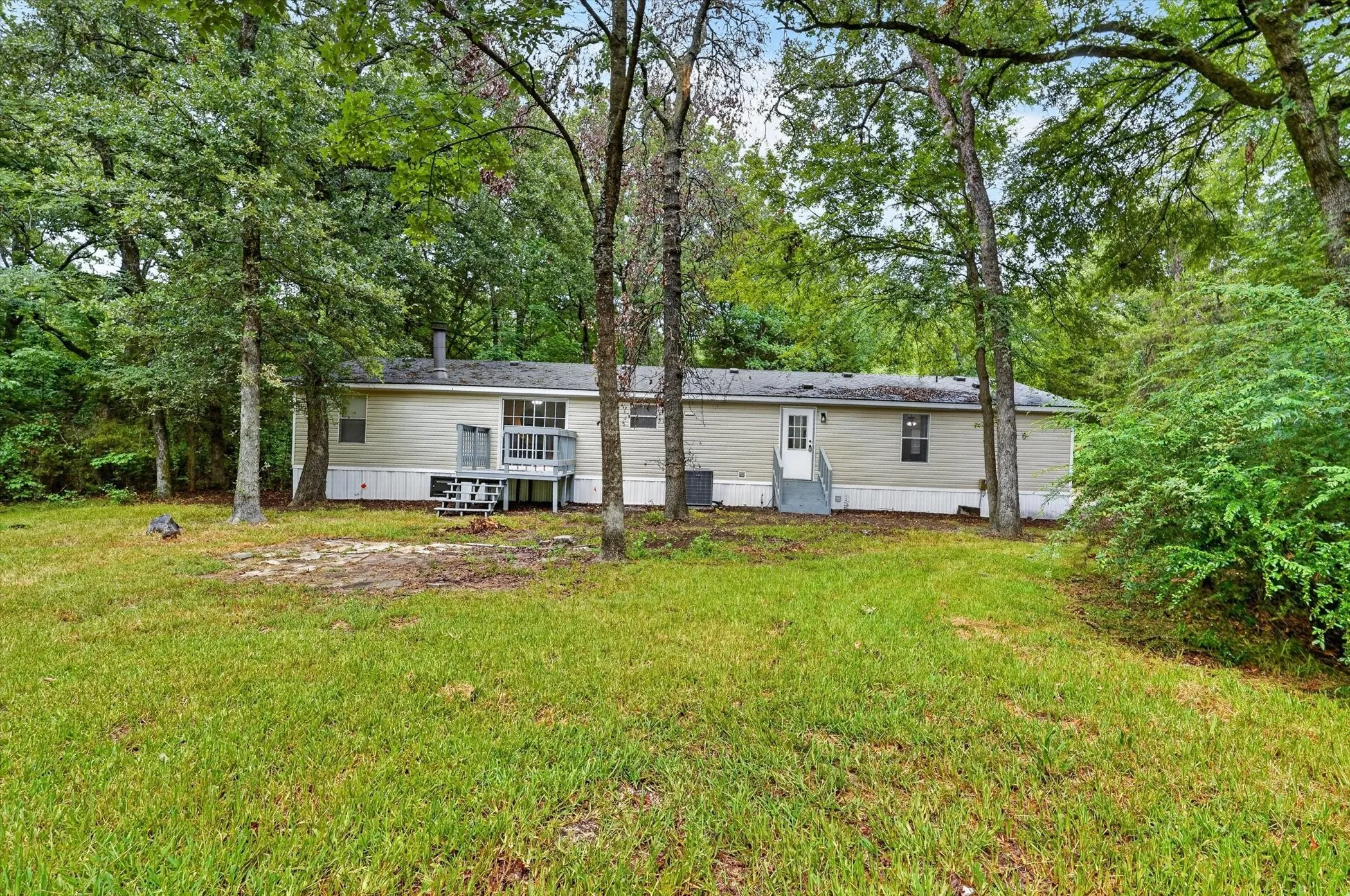 Mobile Home For Sale in Kaufman County , 20579 County Road 331, Quinlan, Texas 75474, 4 Bedroom, 2 Bathroom, Garage spaces, 1,913 Sqft, built in 2005, mls#21332361, Real Estate Agent in Quinlan, Homes For Sale in Kaufman county, Homes For Sale in Quinlan, Realtor in Quinlan Texas, Real Estate Brokerage Independent Realty Texas, Luminita Cordes Realtor