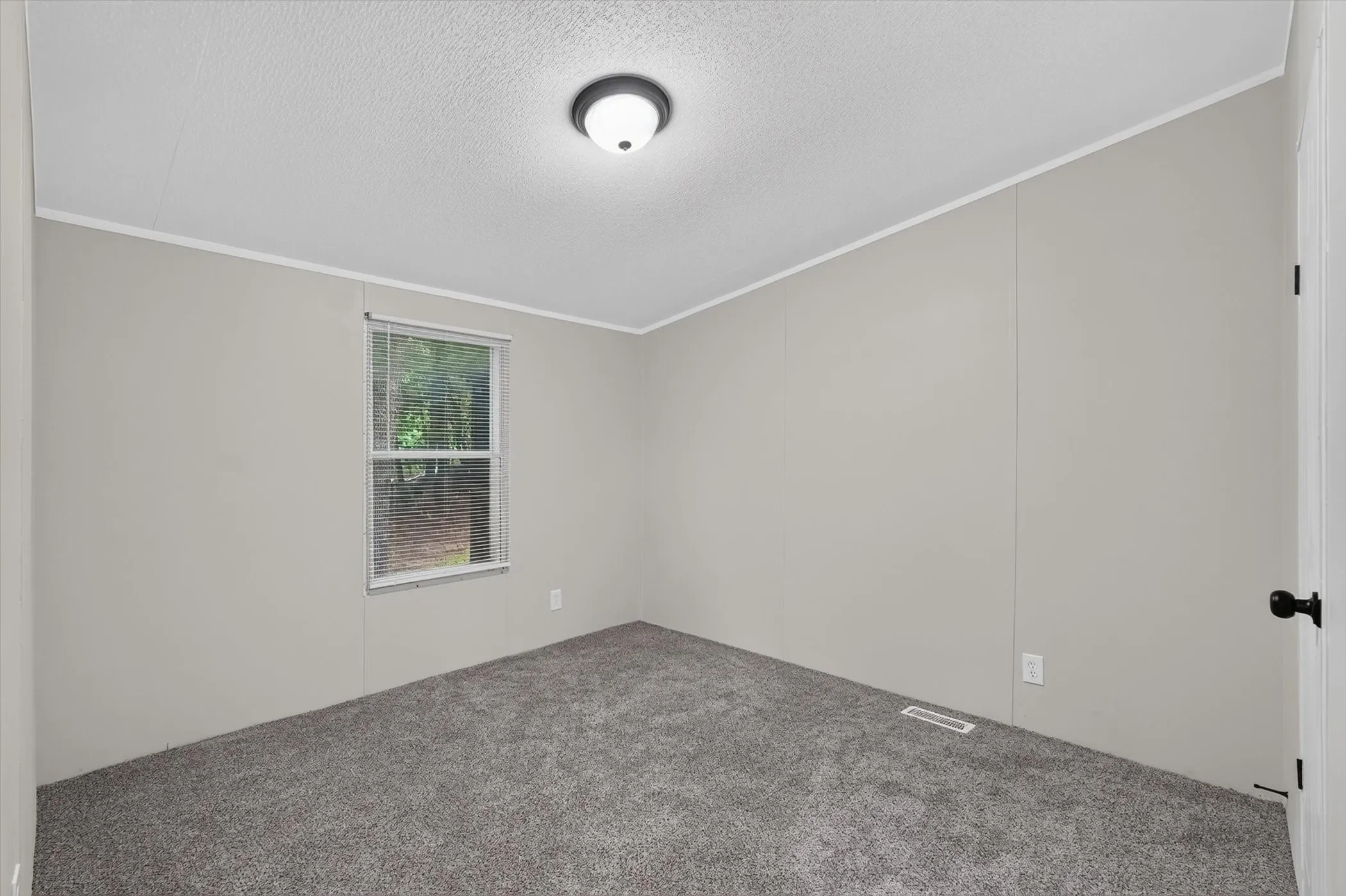 Mobile Home For Sale in Kaufman County , 20579 County Road 331, Quinlan, Texas 75474, 4 Bedroom, 2 Bathroom, Garage spaces, 1,913 Sqft, built in 2005, mls#21332361, Real Estate Agent in Quinlan, Homes For Sale in Kaufman county, Homes For Sale in Quinlan, Realtor in Quinlan Texas, Real Estate Brokerage Independent Realty Texas, Luminita Cordes Realtor