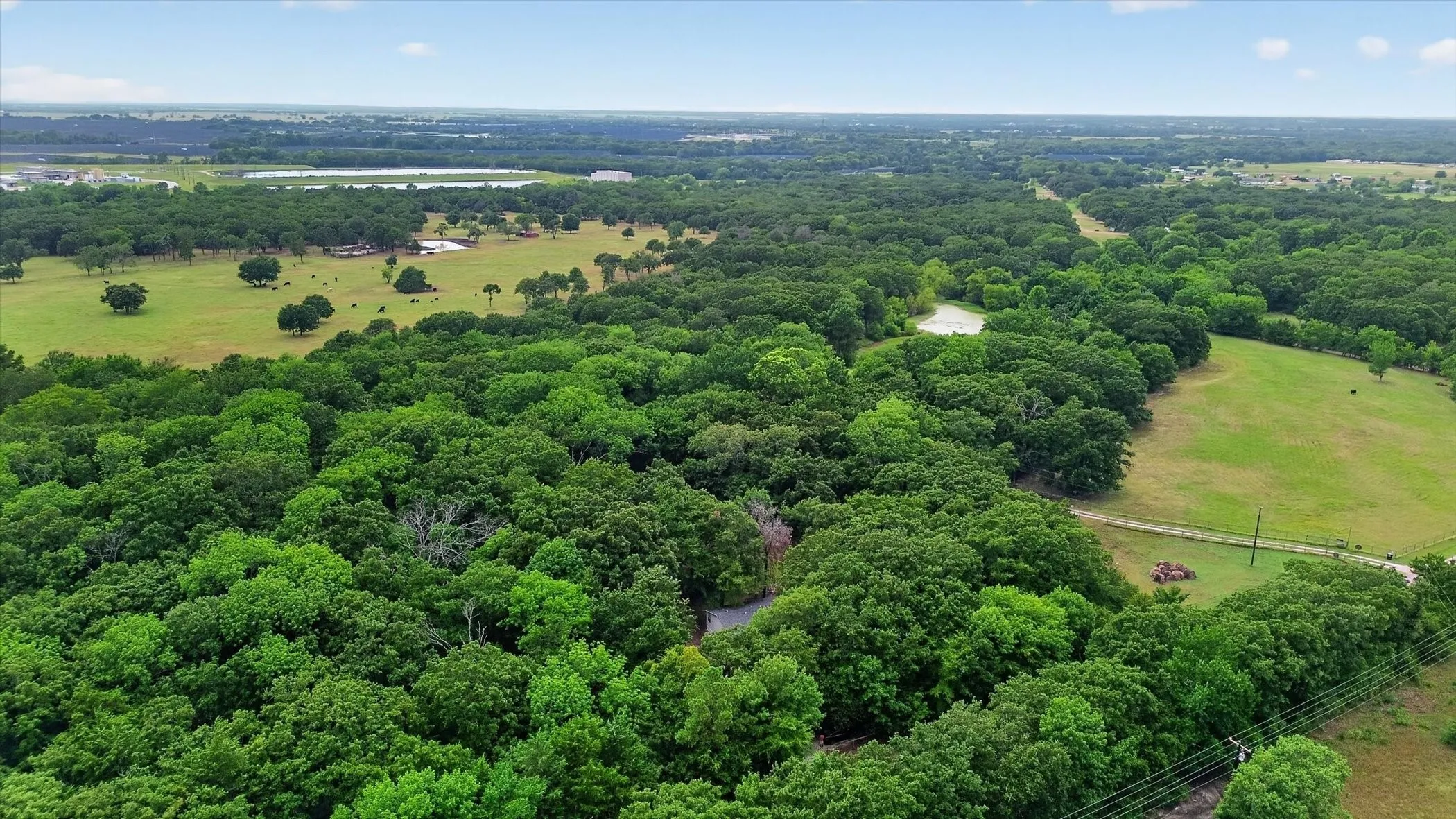 Mobile Home For Sale in Kaufman County , 20579 County Road 331, Quinlan, Texas 75474, 4 Bedroom, 2 Bathroom, Garage spaces, 1,913 Sqft, built in 2005, mls#21332361, Real Estate Agent in Quinlan, Homes For Sale in Kaufman county, Homes For Sale in Quinlan, Realtor in Quinlan Texas, Real Estate Brokerage Independent Realty Texas, Luminita Cordes Realtor