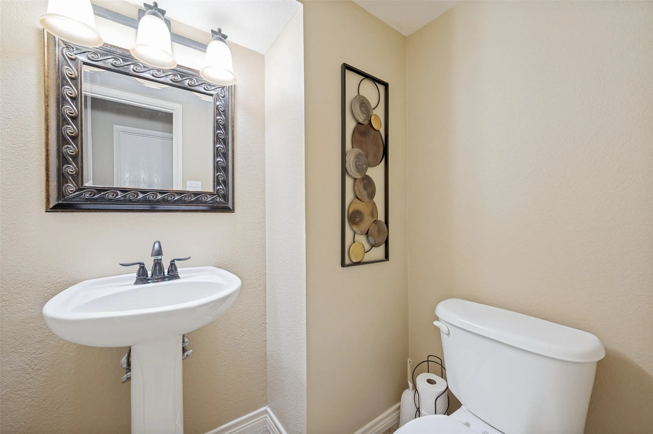 Single Family Residence For Sale in Collin County , 9304 Leesburg Court, Mc Kinney, Texas 75071, 4 Bedroom, 3 Bathroom, 2 Garage spaces, 2,547 Sqft, built in 2002, mls#21329289, Real Estate Agent in Mc Kinney, Homes For Sale in Collin county, Homes For Sale in Mc Kinney, Realtor in Mc Kinney Texas, Real Estate Brokerage Independent Realty Texas, Luminita Cordes Realtor