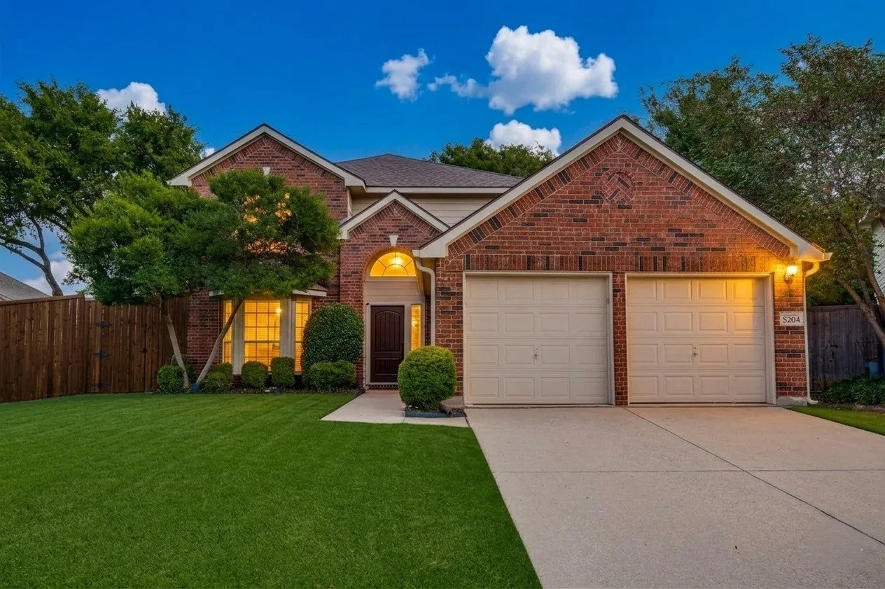 Single Family Residence For Sale in Collin County , 9304 Leesburg Court, Mc Kinney, Texas 75071, 4 Bedroom, 3 Bathroom, 2 Garage spaces, 2,547 Sqft, built in 2002, mls#21329289, Real Estate Agent in Mc Kinney, Homes For Sale in Collin county, Homes For Sale in Mc Kinney, Realtor in Mc Kinney Texas, Real Estate Brokerage Independent Realty Texas, Luminita Cordes Realtor