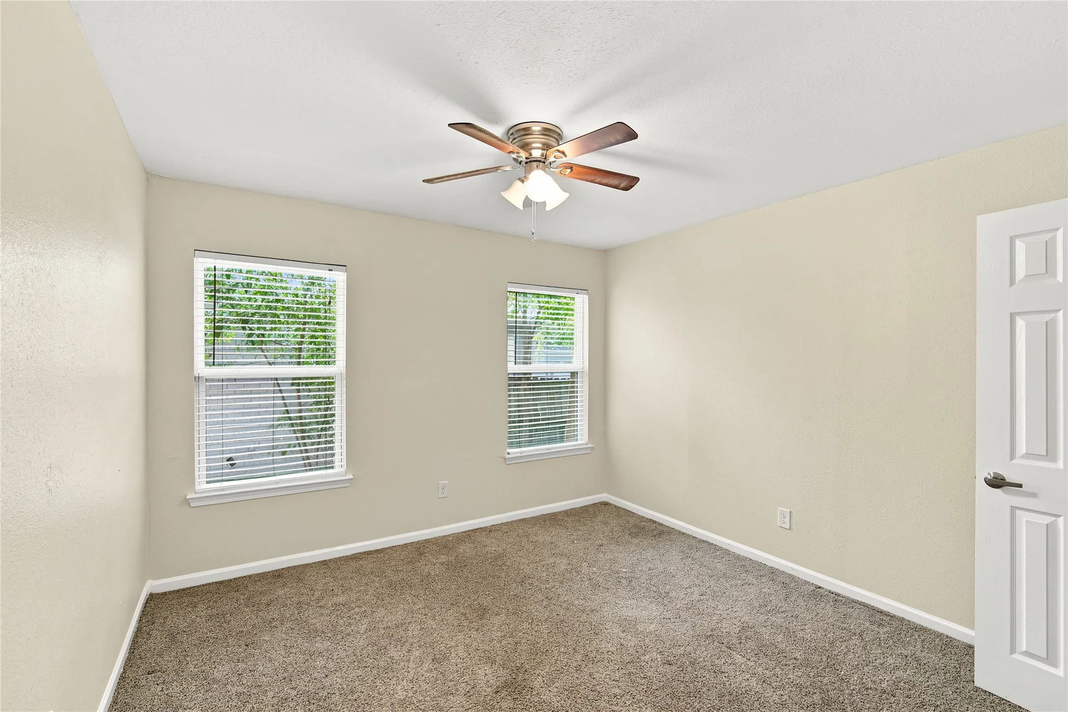 Single Family Residence For Sale in Dallas County , 10547 Cayuga Drive, Dallas, Texas 75228, 4 Bedroom, 2 Bathroom, 1 Garage spaces, 1,894 Sqft, built in 1951, mls#21332569, Real Estate Agent in Dallas, Homes For Sale in Dallas county, Homes For Sale in Dallas, Realtor in Dallas Texas, Real Estate Brokerage Independent Realty Texas, Luminita Cordes Realtor