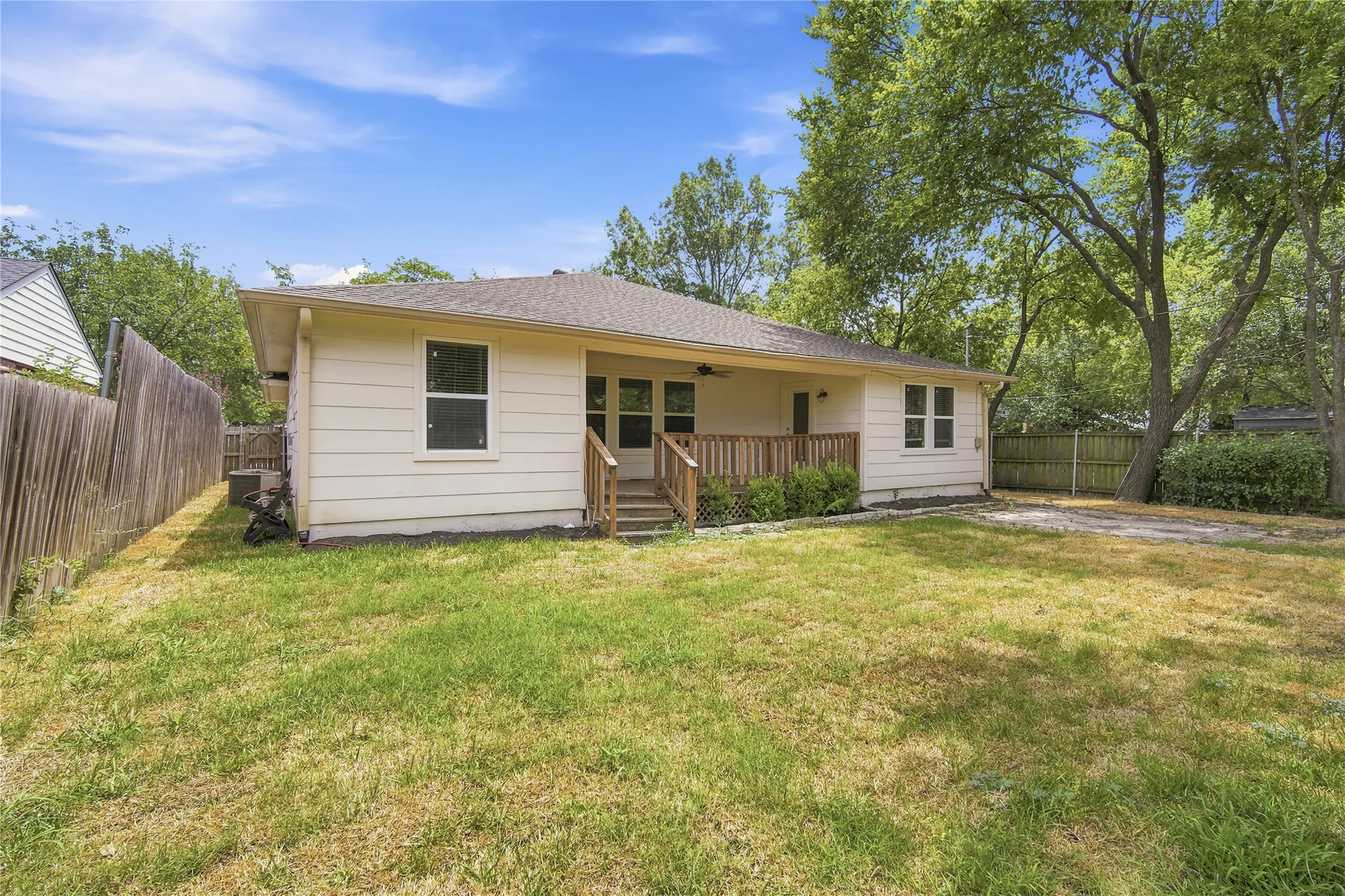 Single Family Residence For Sale in Dallas County , 10547 Cayuga Drive, Dallas, Texas 75228, 4 Bedroom, 2 Bathroom, 1 Garage spaces, 1,894 Sqft, built in 1951, mls#21332569, Real Estate Agent in Dallas, Homes For Sale in Dallas county, Homes For Sale in Dallas, Realtor in Dallas Texas, Real Estate Brokerage Independent Realty Texas, Luminita Cordes Realtor