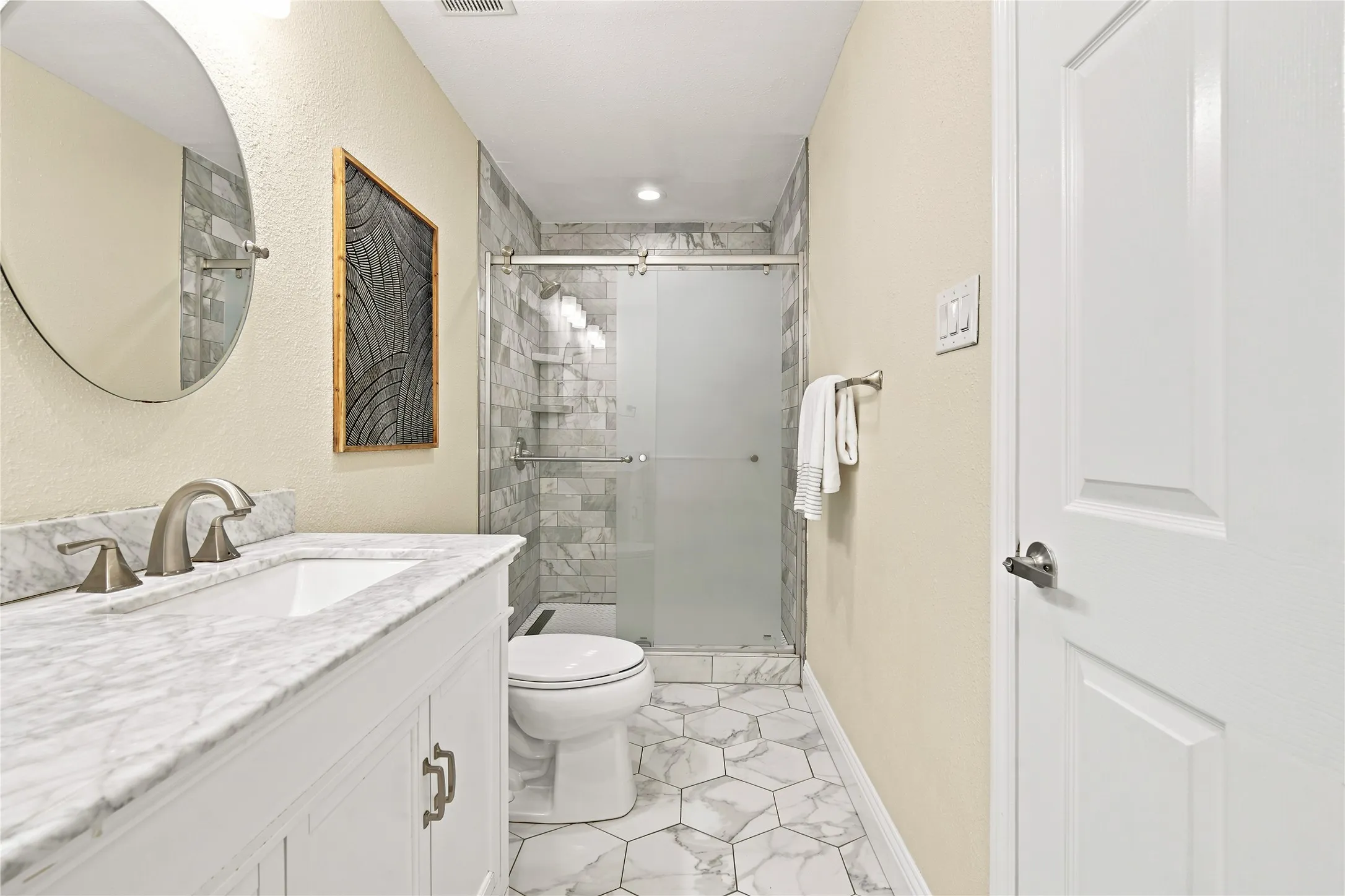 Single Family Residence For Sale in Dallas County , 10547 Cayuga Drive, Dallas, Texas 75228, 4 Bedroom, 2 Bathroom, 1 Garage spaces, 1,894 Sqft, built in 1951, mls#21332569, Real Estate Agent in Dallas, Homes For Sale in Dallas county, Homes For Sale in Dallas, Realtor in Dallas Texas, Real Estate Brokerage Independent Realty Texas, Luminita Cordes Realtor