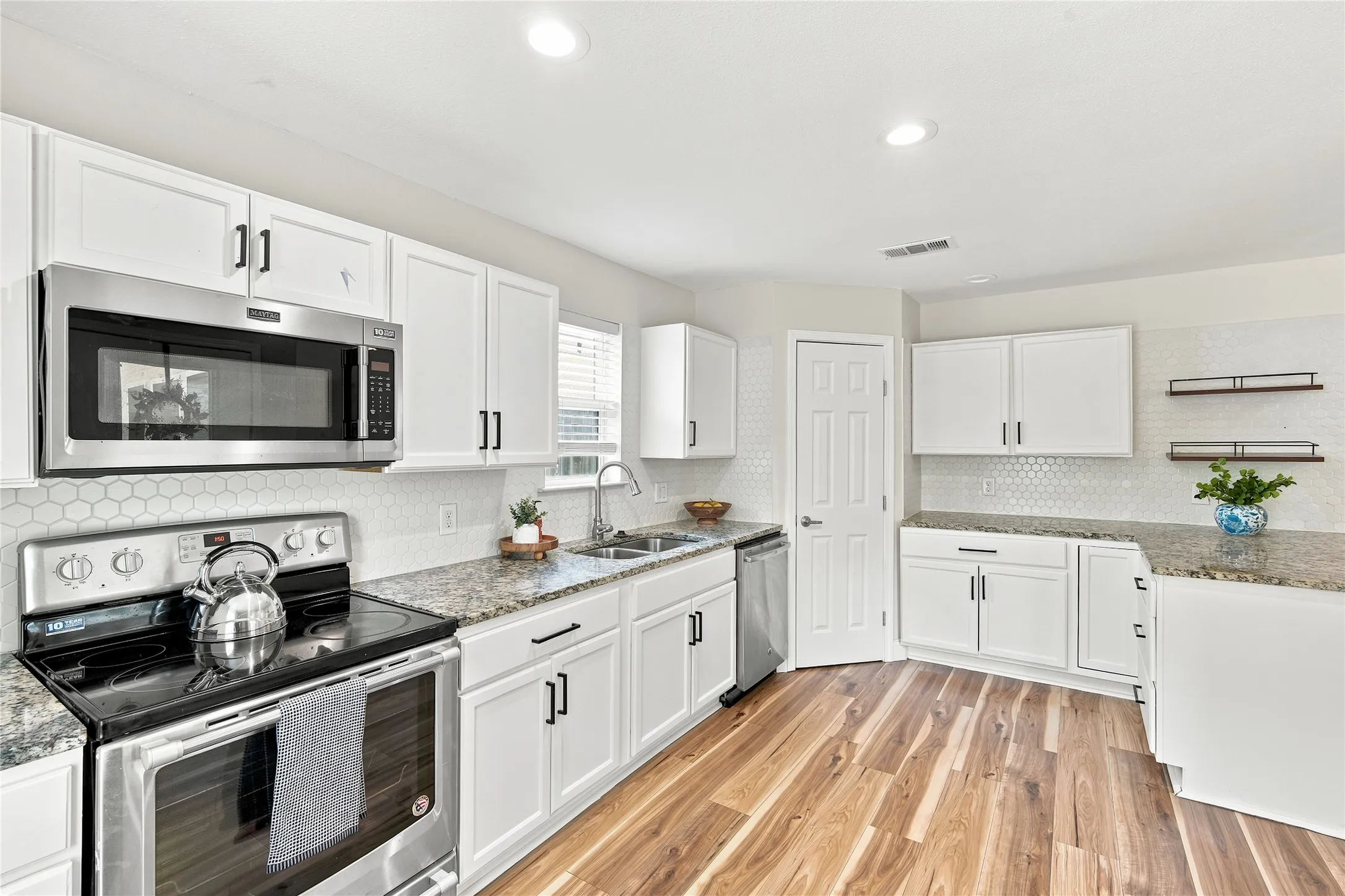 Single Family Residence For Sale in Dallas County , 10547 Cayuga Drive, Dallas, Texas 75228, 4 Bedroom, 2 Bathroom, 1 Garage spaces, 1,894 Sqft, built in 1951, mls#21332569, Real Estate Agent in Dallas, Homes For Sale in Dallas county, Homes For Sale in Dallas, Realtor in Dallas Texas, Real Estate Brokerage Independent Realty Texas, Luminita Cordes Realtor