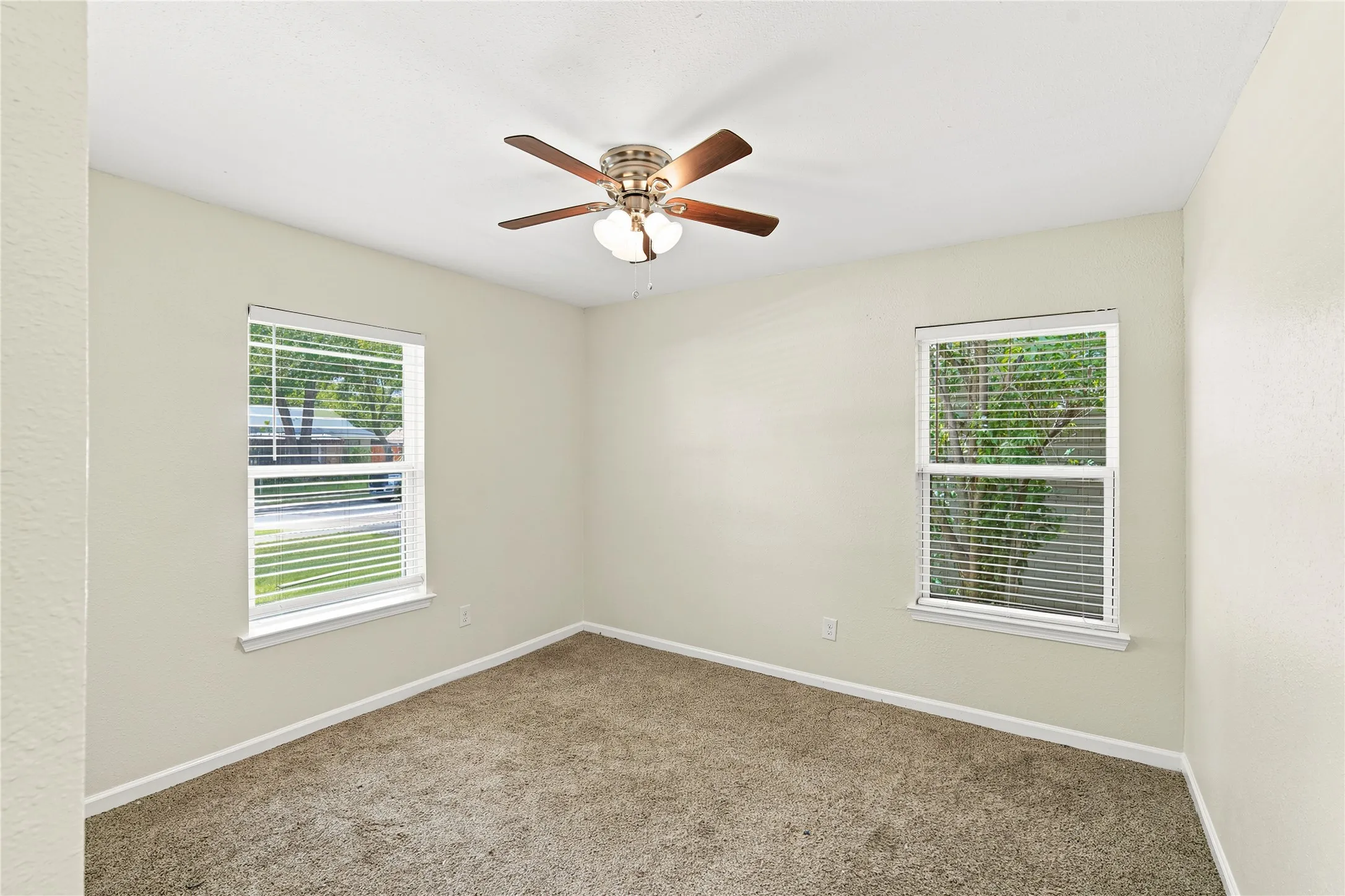 Single Family Residence For Sale in Dallas County , 10547 Cayuga Drive, Dallas, Texas 75228, 4 Bedroom, 2 Bathroom, 1 Garage spaces, 1,894 Sqft, built in 1951, mls#21332569, Real Estate Agent in Dallas, Homes For Sale in Dallas county, Homes For Sale in Dallas, Realtor in Dallas Texas, Real Estate Brokerage Independent Realty Texas, Luminita Cordes Realtor