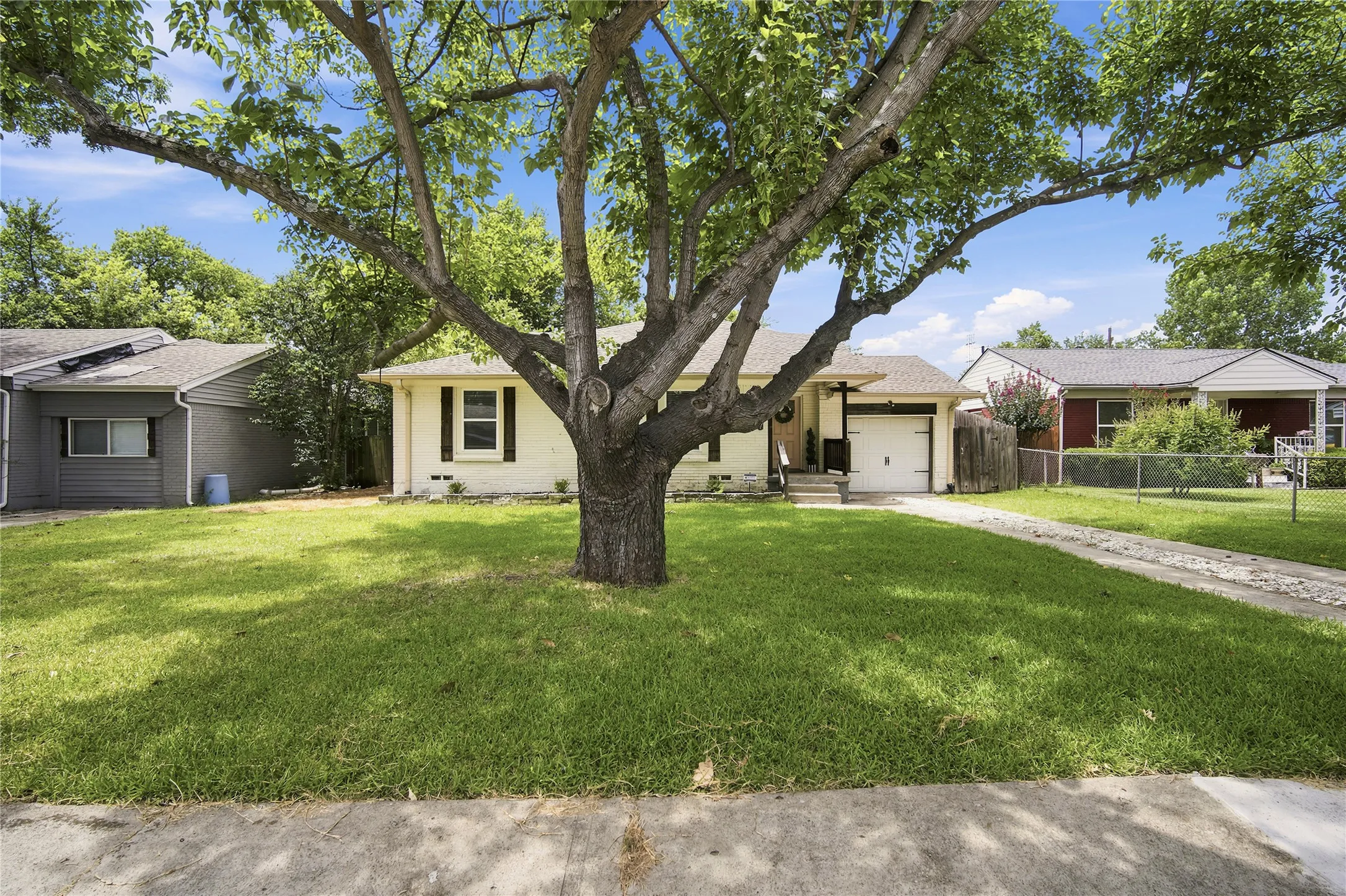 Single Family Residence For Sale in Dallas County , 10547 Cayuga Drive, Dallas, Texas 75228, 4 Bedroom, 2 Bathroom, 1 Garage spaces, 1,894 Sqft, built in 1951, mls#21332569, Real Estate Agent in Dallas, Homes For Sale in Dallas county, Homes For Sale in Dallas, Realtor in Dallas Texas, Real Estate Brokerage Independent Realty Texas, Luminita Cordes Realtor