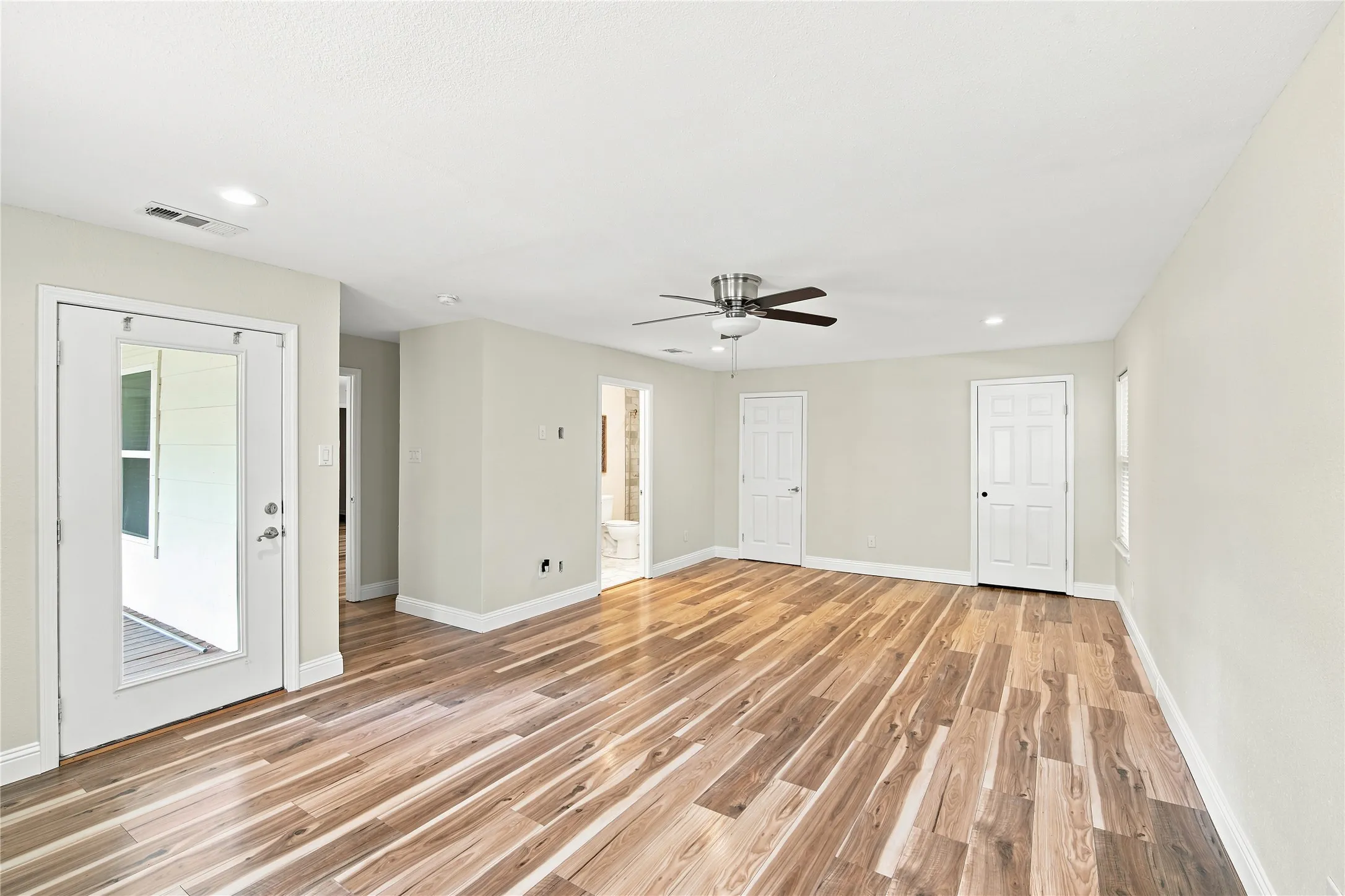 Single Family Residence For Sale in Dallas County , 10547 Cayuga Drive, Dallas, Texas 75228, 4 Bedroom, 2 Bathroom, 1 Garage spaces, 1,894 Sqft, built in 1951, mls#21332569, Real Estate Agent in Dallas, Homes For Sale in Dallas county, Homes For Sale in Dallas, Realtor in Dallas Texas, Real Estate Brokerage Independent Realty Texas, Luminita Cordes Realtor